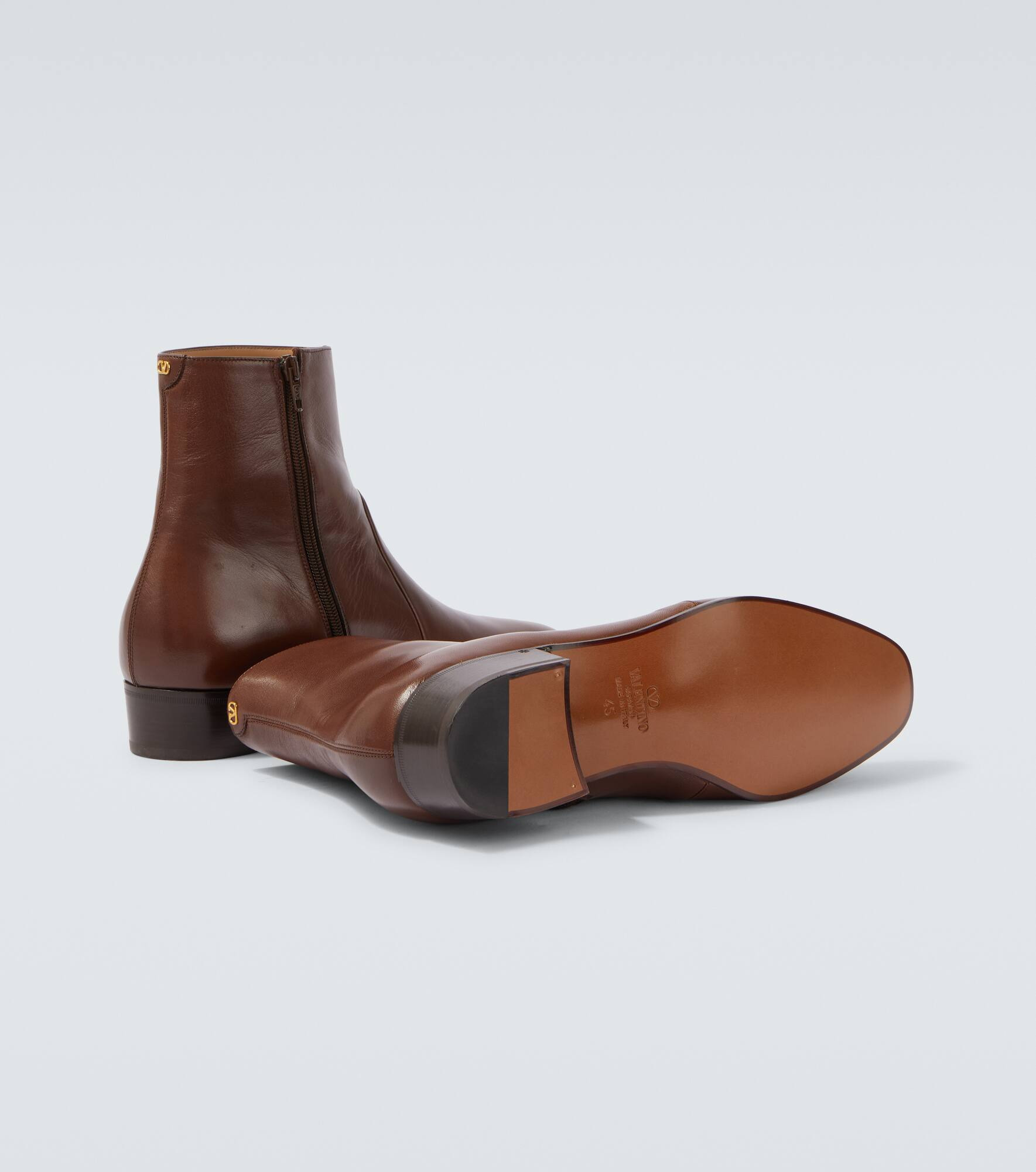 VLogo leather ankle boots - 7