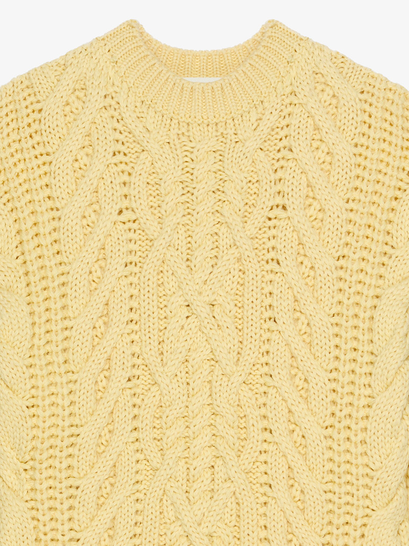 OVERSIZED SWEATER IN CABLE-KNIT 2