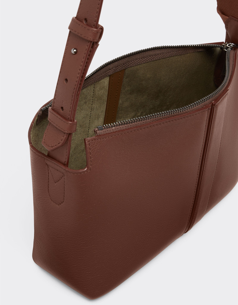 Shoulder bag in tumbled leather 5