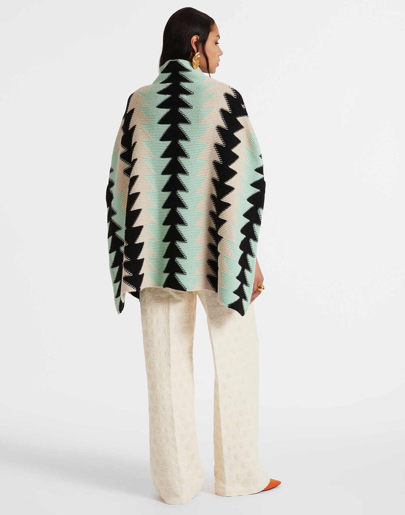 Trine Cape 5