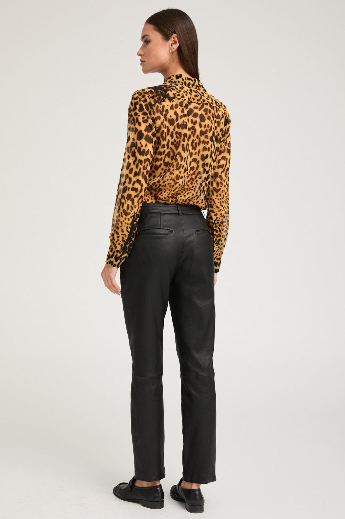 DARK LEOPARD SILK FITTED BUTTON DOWN - 5