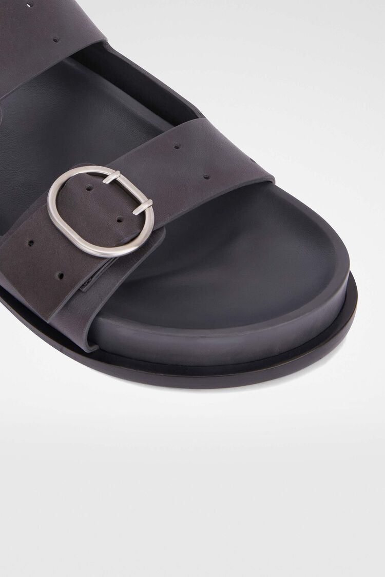 Flat Sandals - 6
