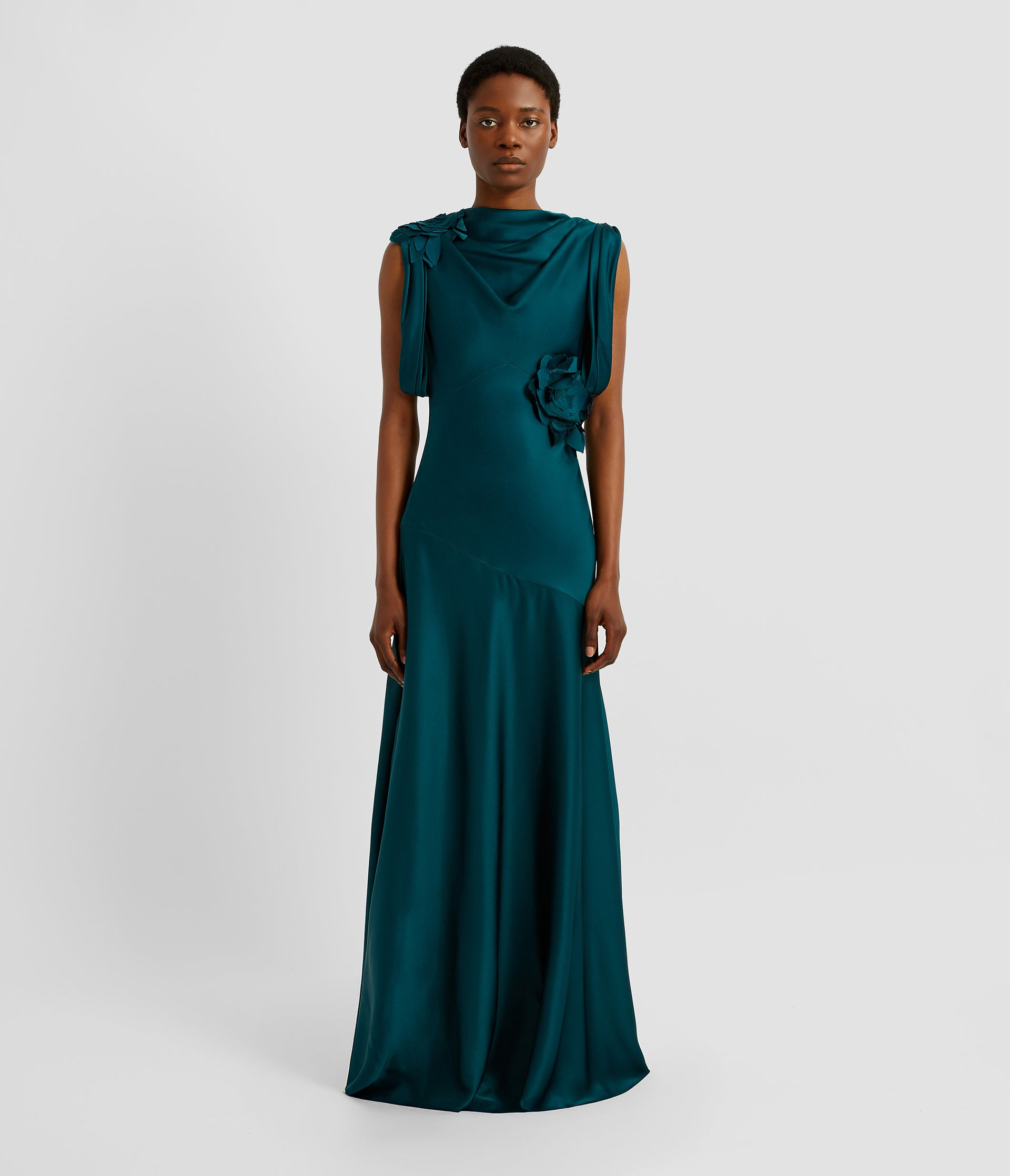 SLEEVELESS GOWN - 4