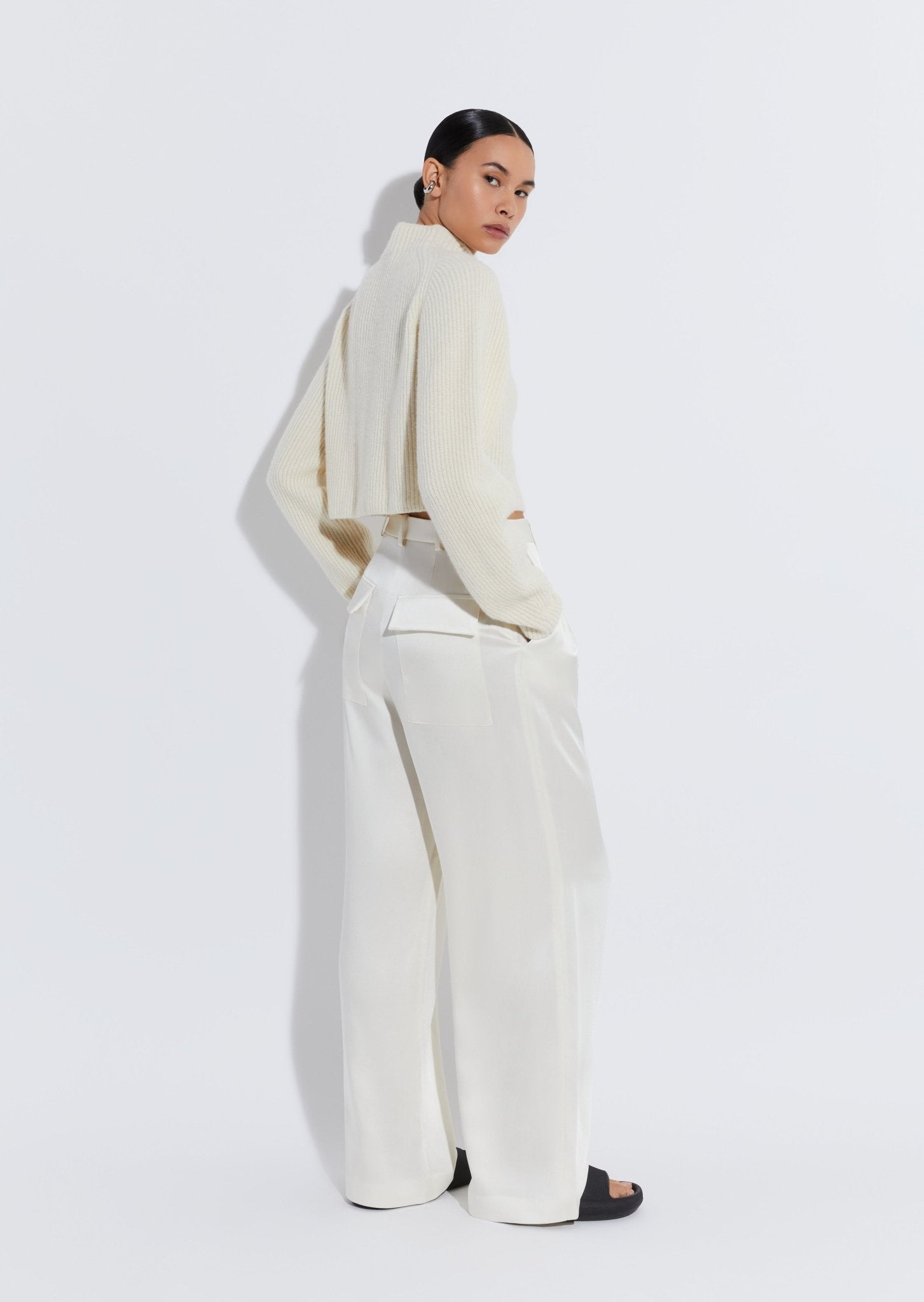 Cashmere Silk Cropped Raglan Sweater - 3