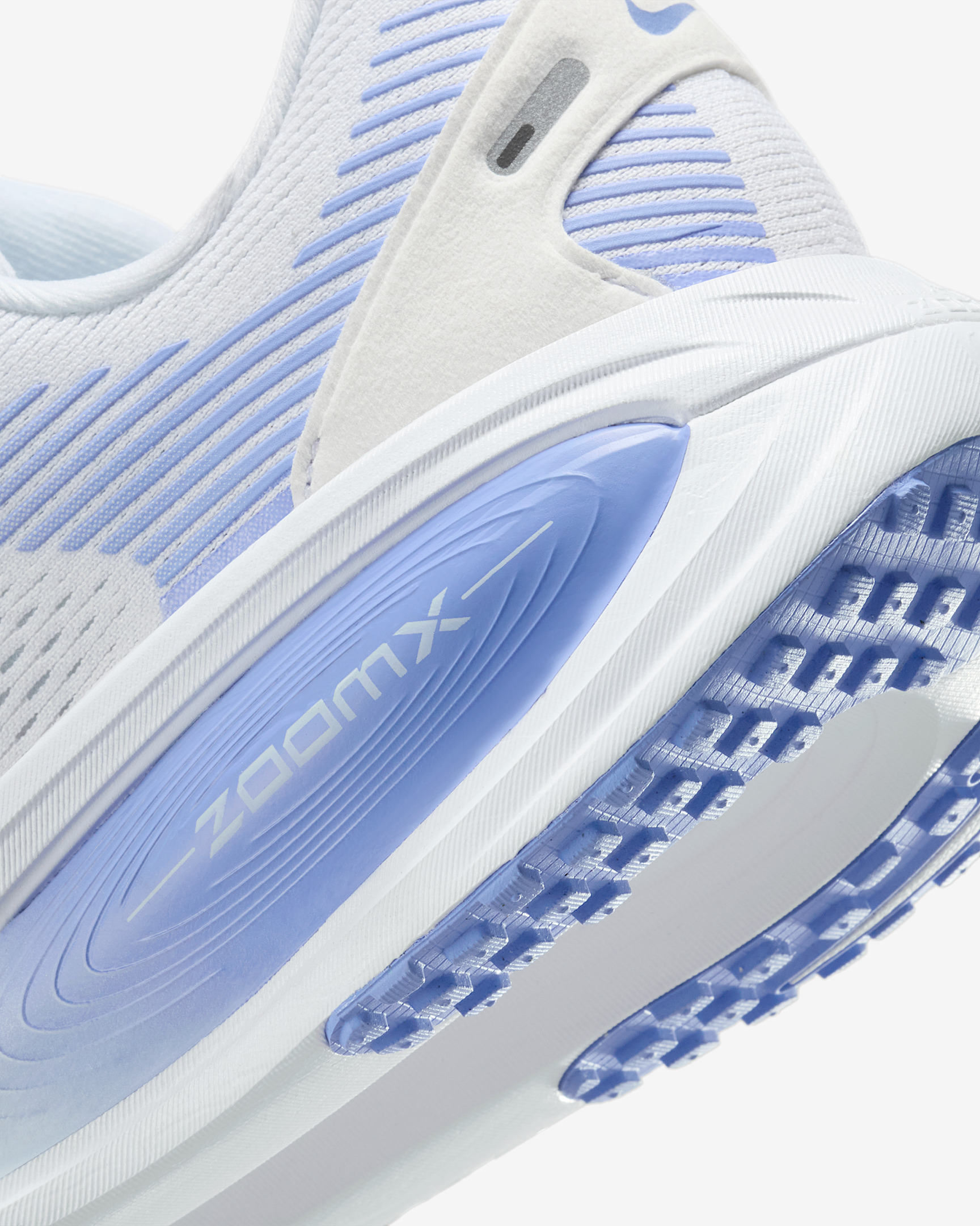 Nike Vomero 18 Women's Road Running Shoes (Extra Wide) - 8