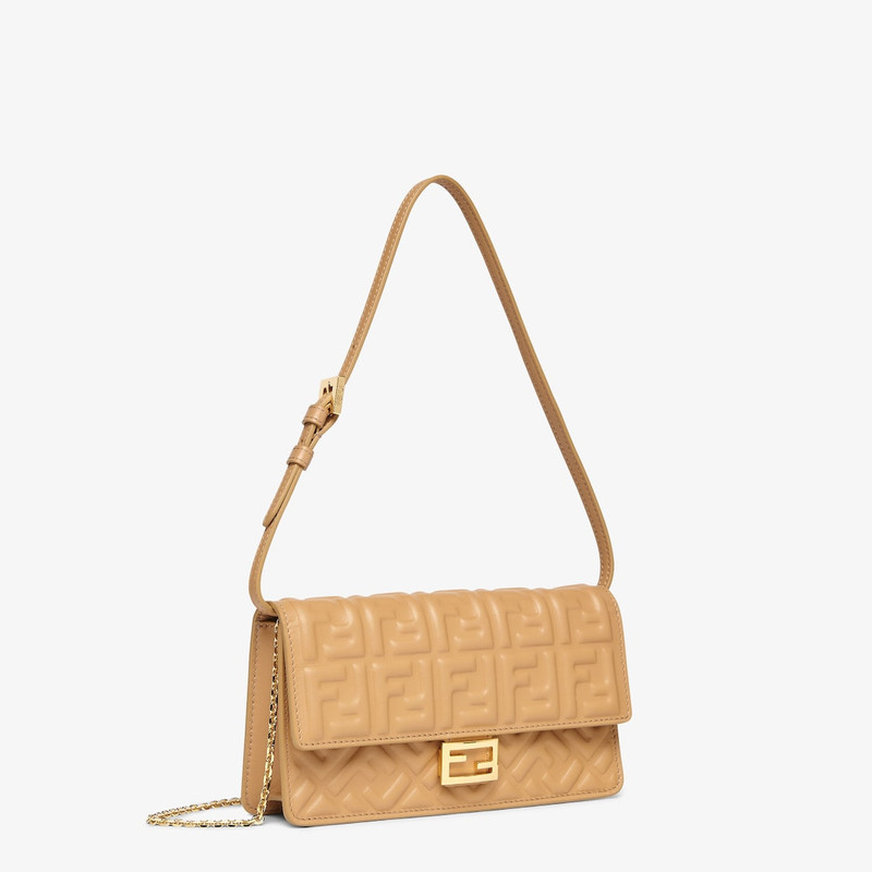 FENDI Wallet On Chain Baguette outlook