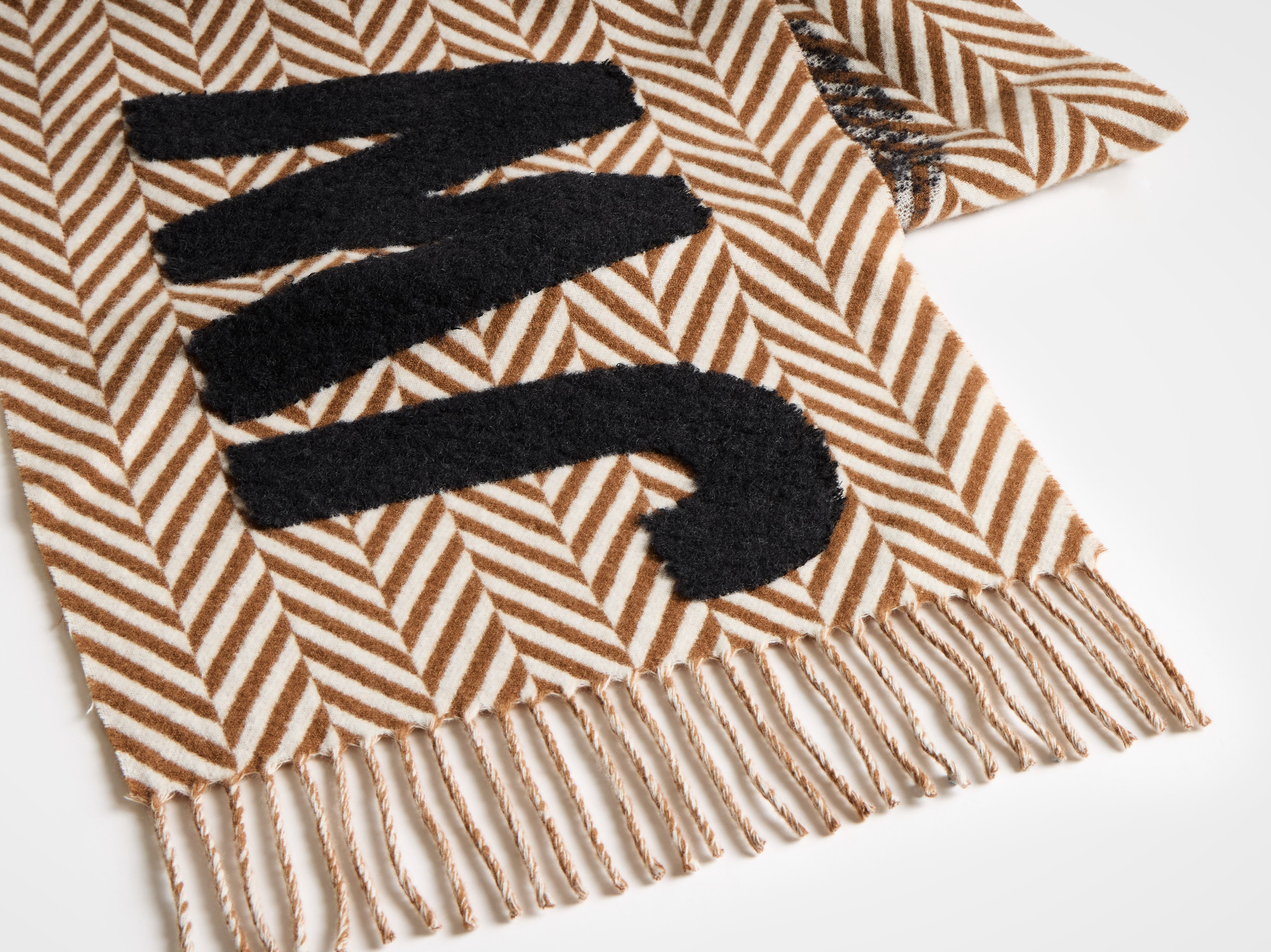 CHECKERED LOGO SCARF IN BROWN & WHITE - 3