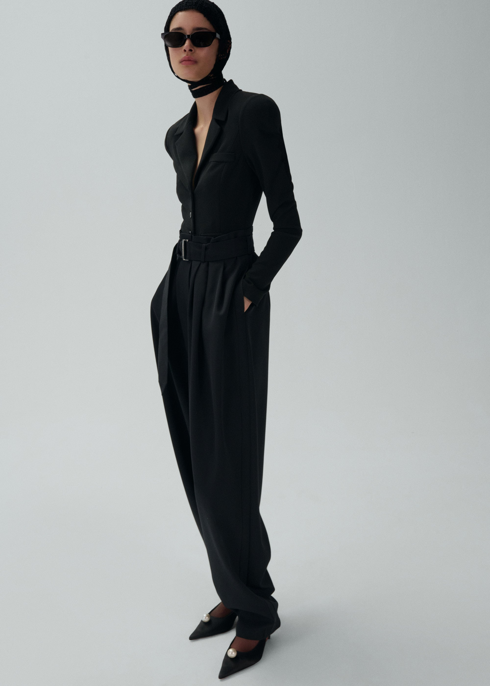 Wide belted tapered trousers in black - 3