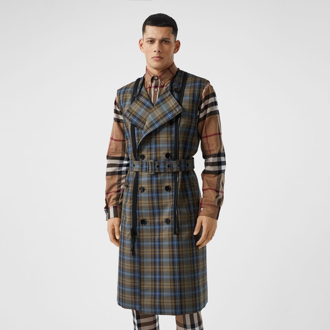 Sleeveless Check Trench Coat With Detachable Puffer - 4