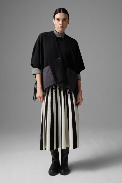 Nancie poncho in Black - 4