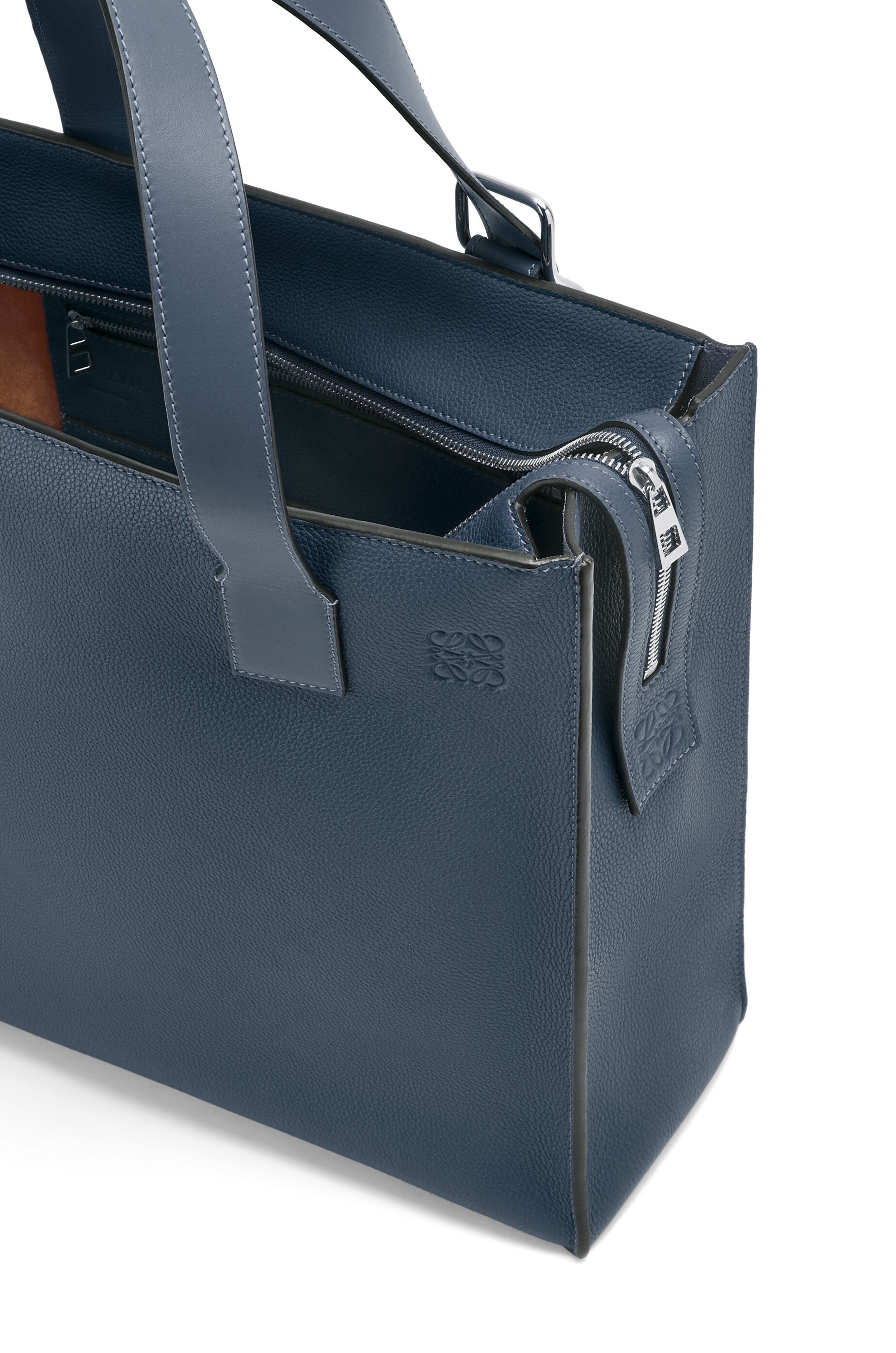 Buckle Zip tote in soft grained calfskin - 5