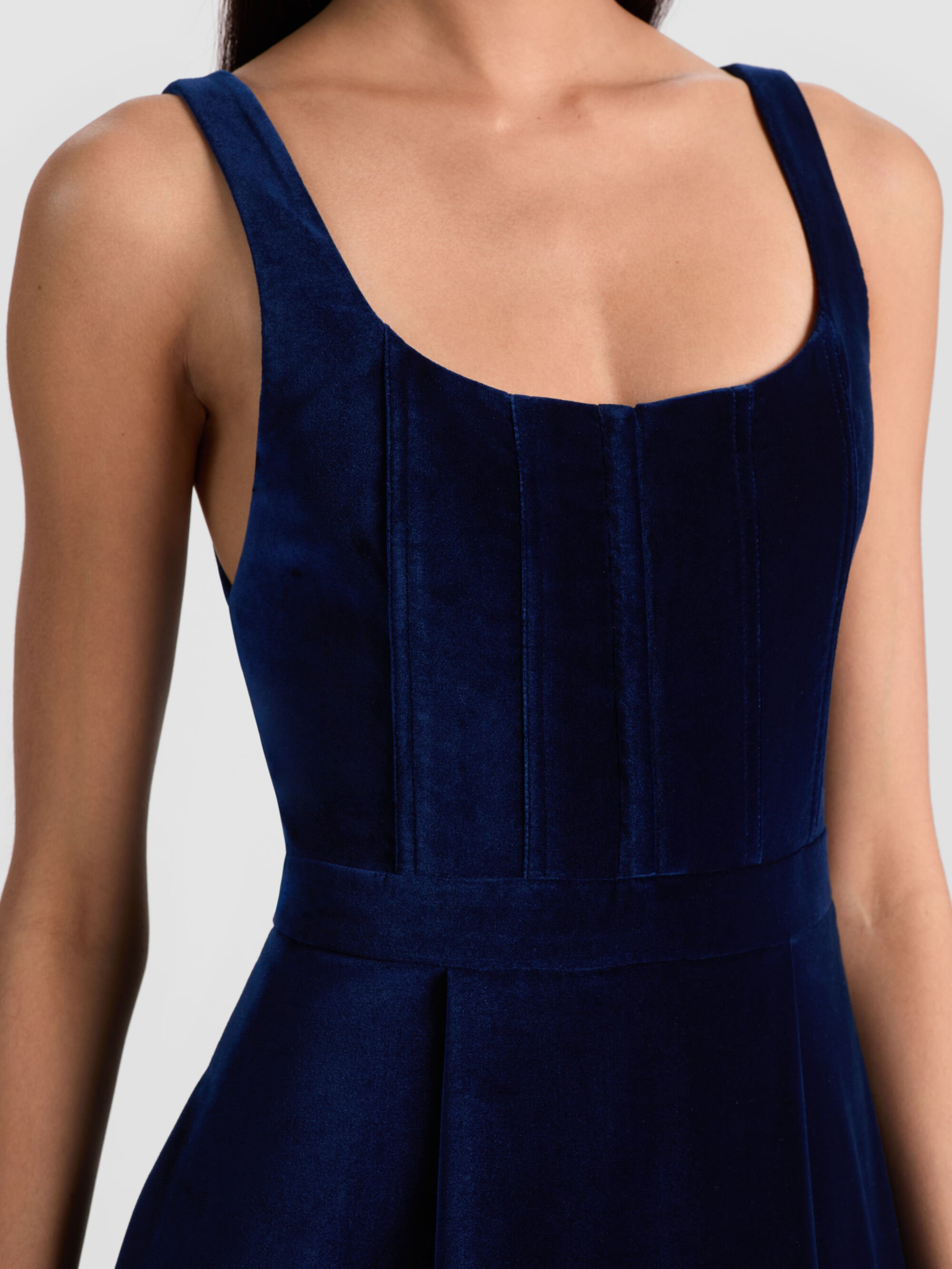 DIANA VELVET STRUCTURED MIDI DRESS - 3