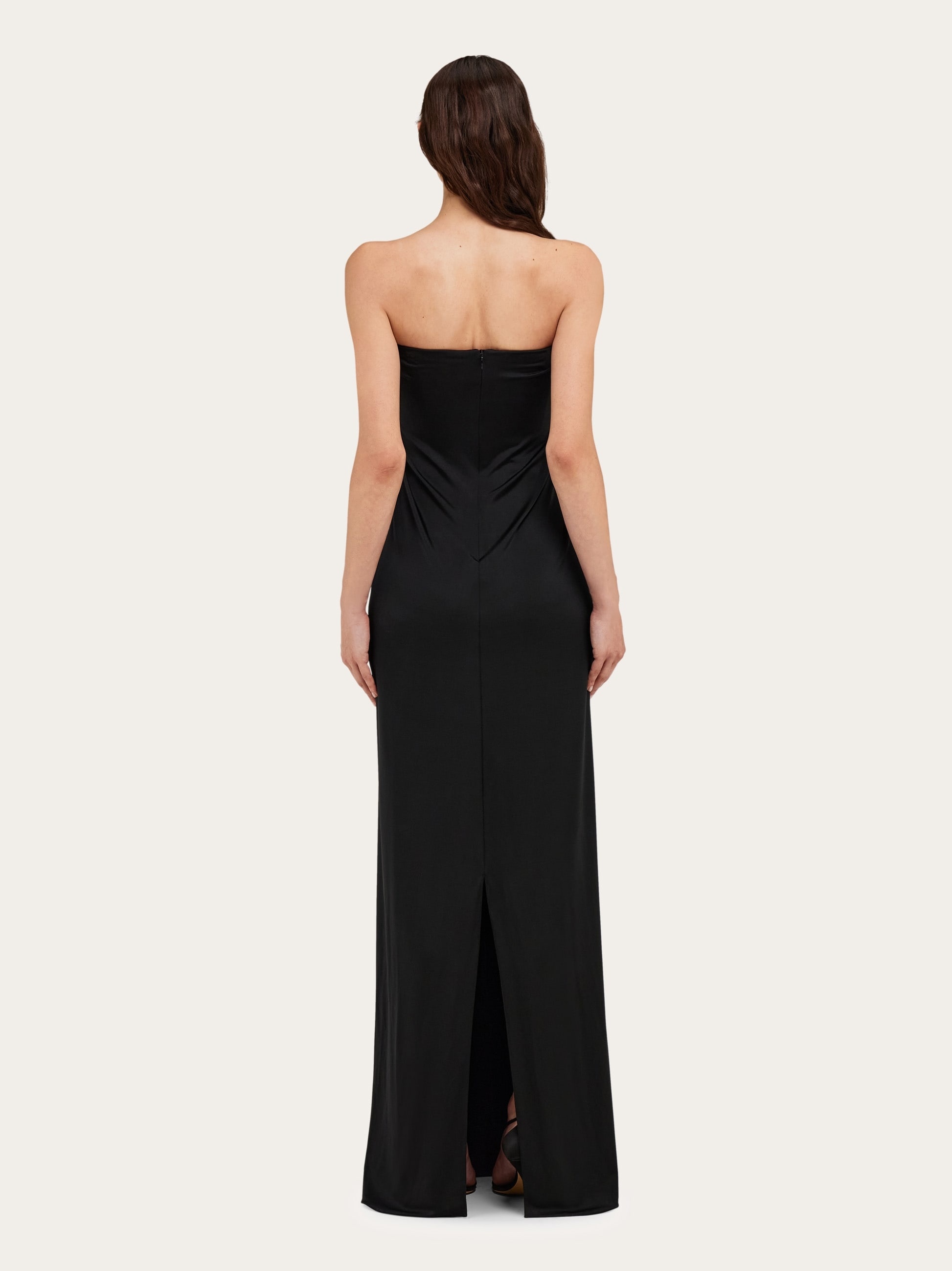 Sleeveless long dress with gathered detail - 4