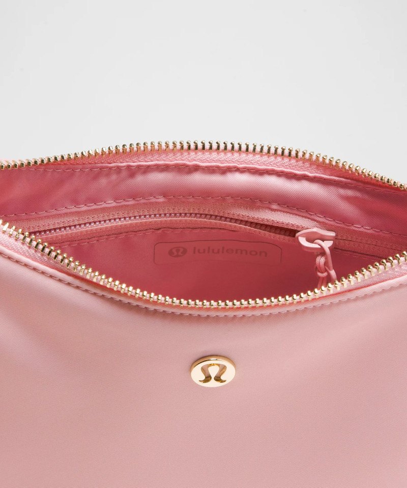 City Essentials Small Shoulder Bag 3L 4