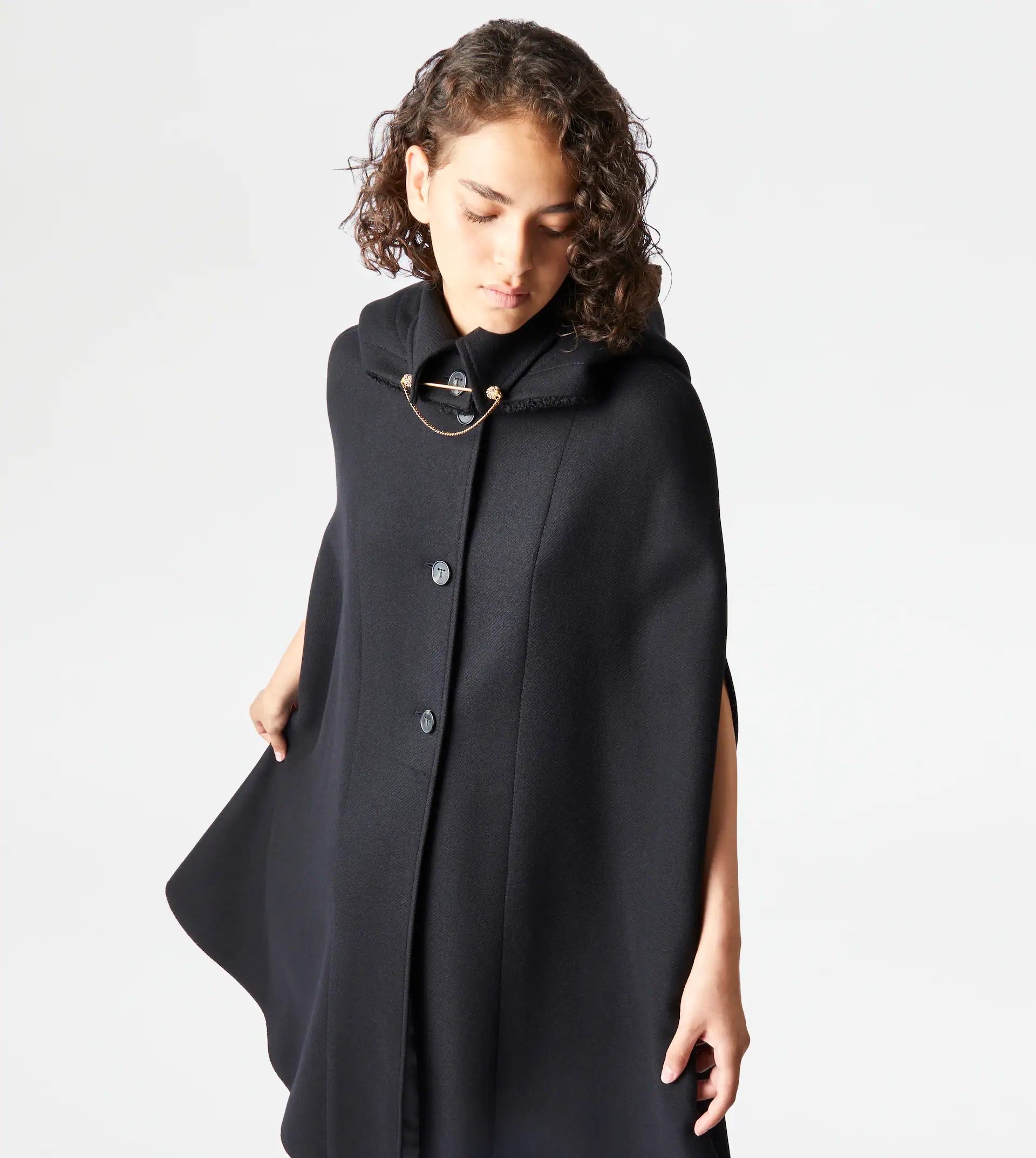 CAPE WITH BROOCH - BLACK - 7