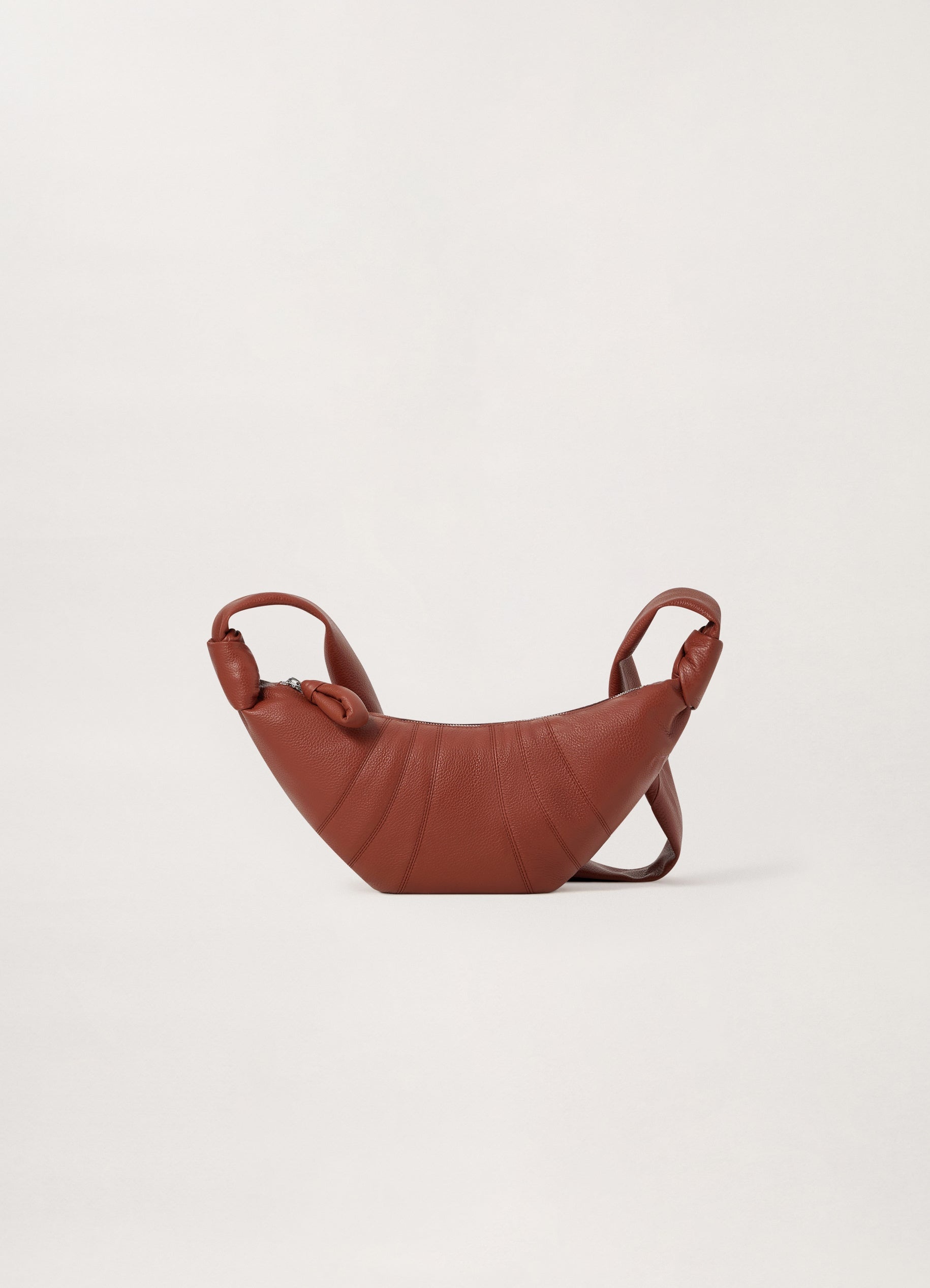 SMALL CROISSANT BAG
GRAINED LEATHER - 11