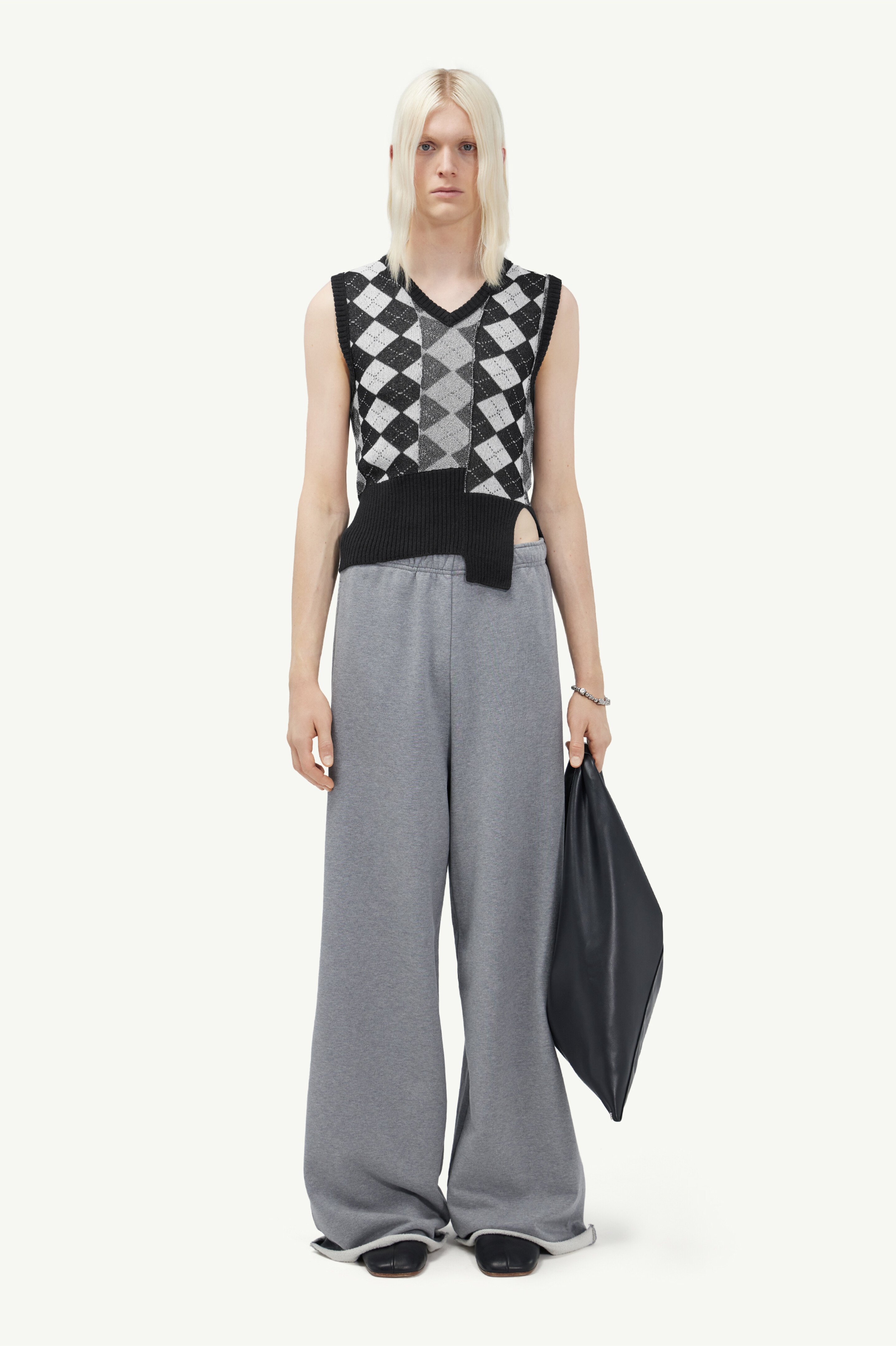 Sleeveless V-neck argyle jumper - 2