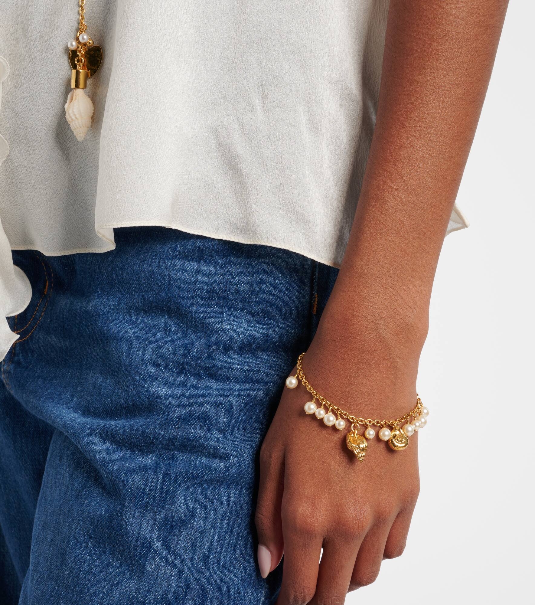 Faux pearls shell-embellished charm bracelet - 5
