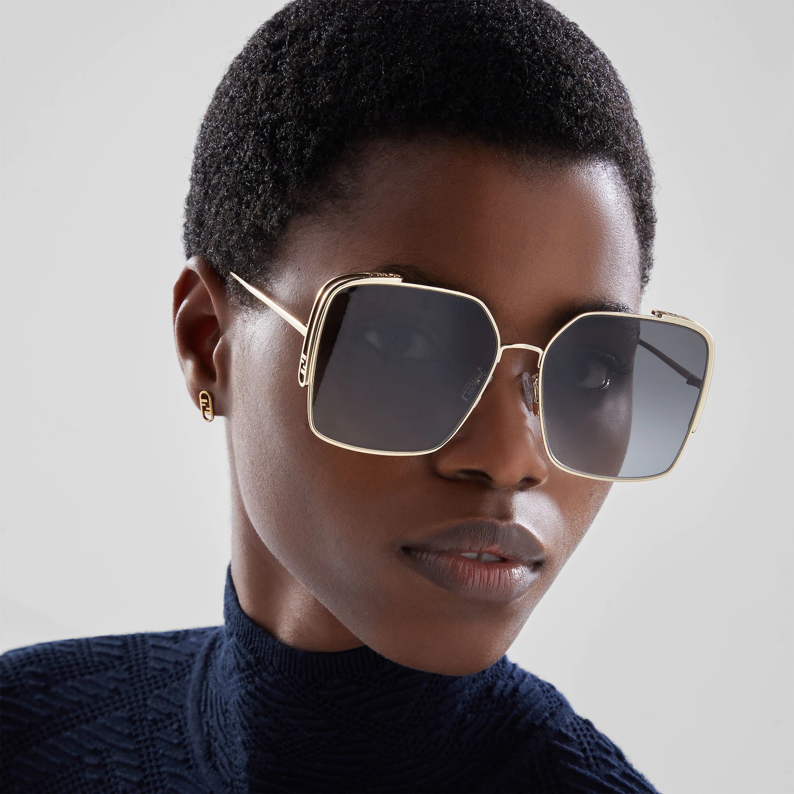 Sunglasses with gray lenses - 4