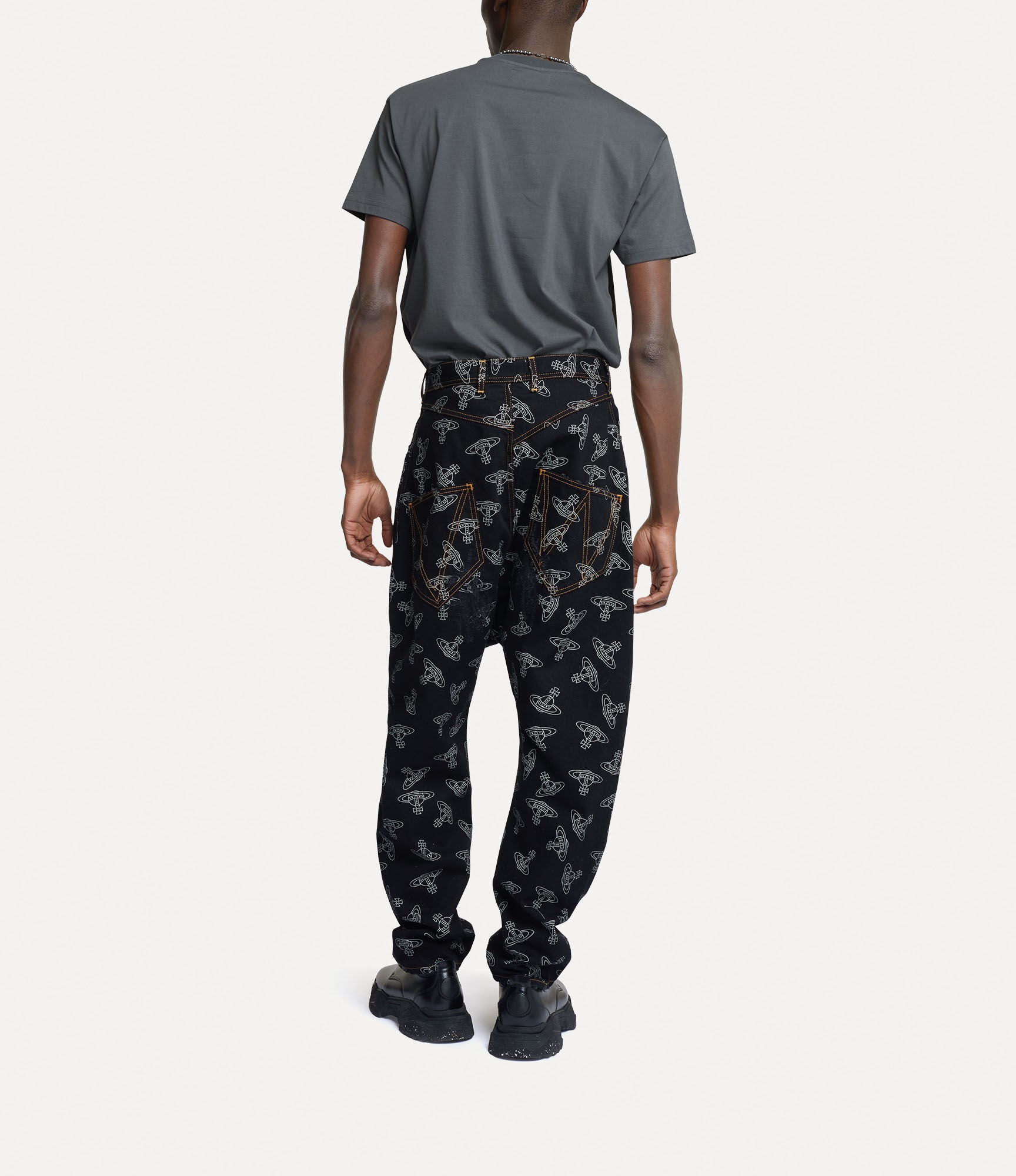 MEN BUST CLASSIC T-SHIRT - 4