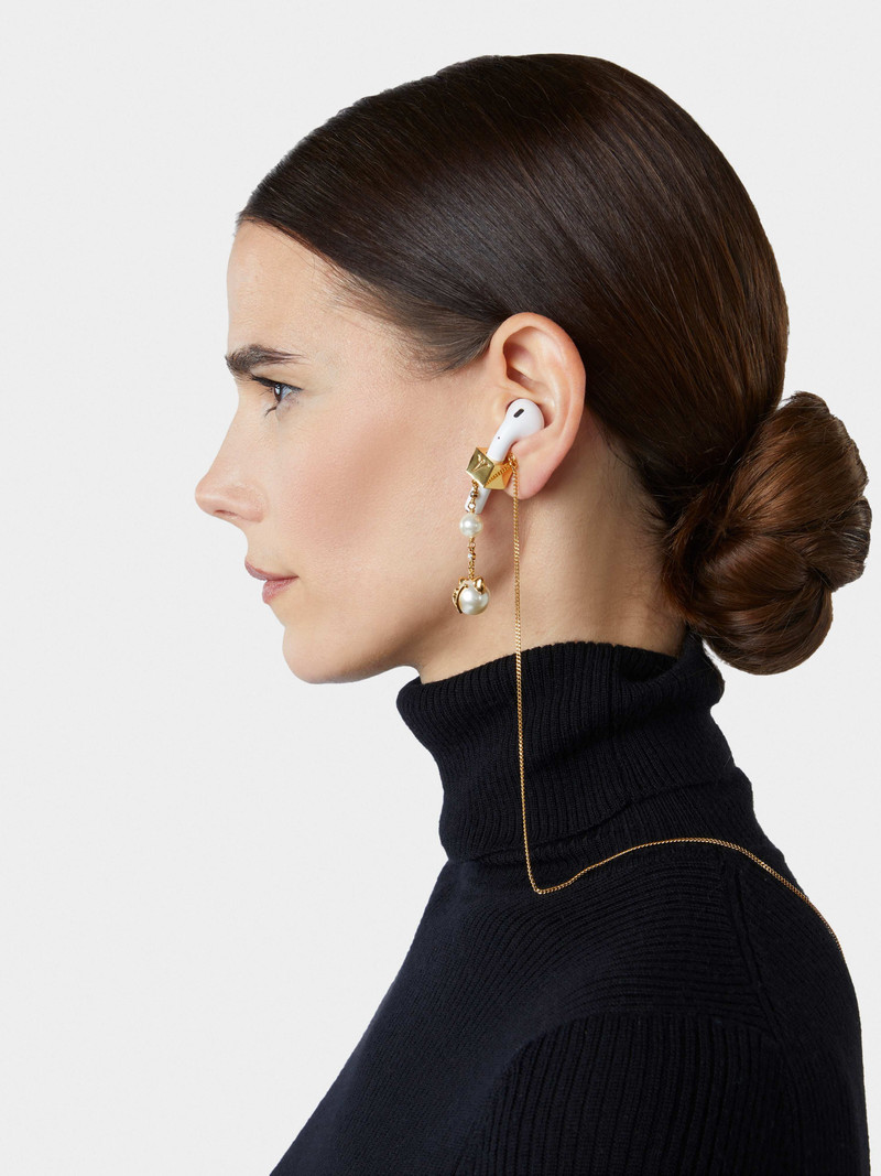 Pearl Cat Airpods Necklace in Metal 4