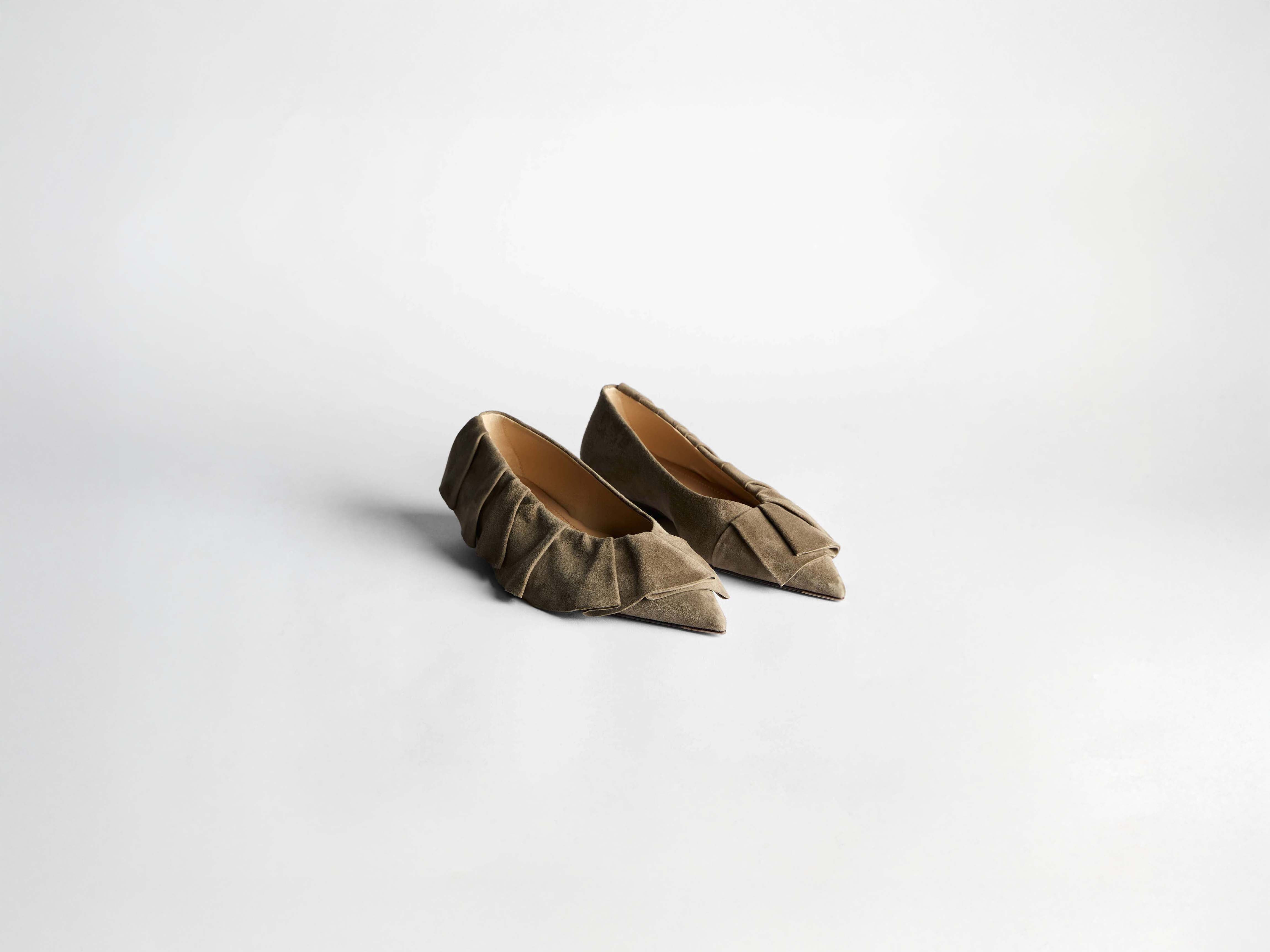 WOMENS RUFFLE BALLERINA FLATS IN GREY - 2