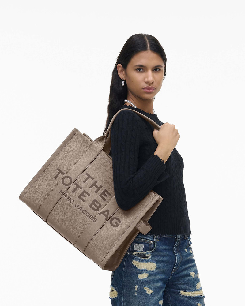 Marc Jacobs THE LEATHER LARGE TOTE BAG outlook