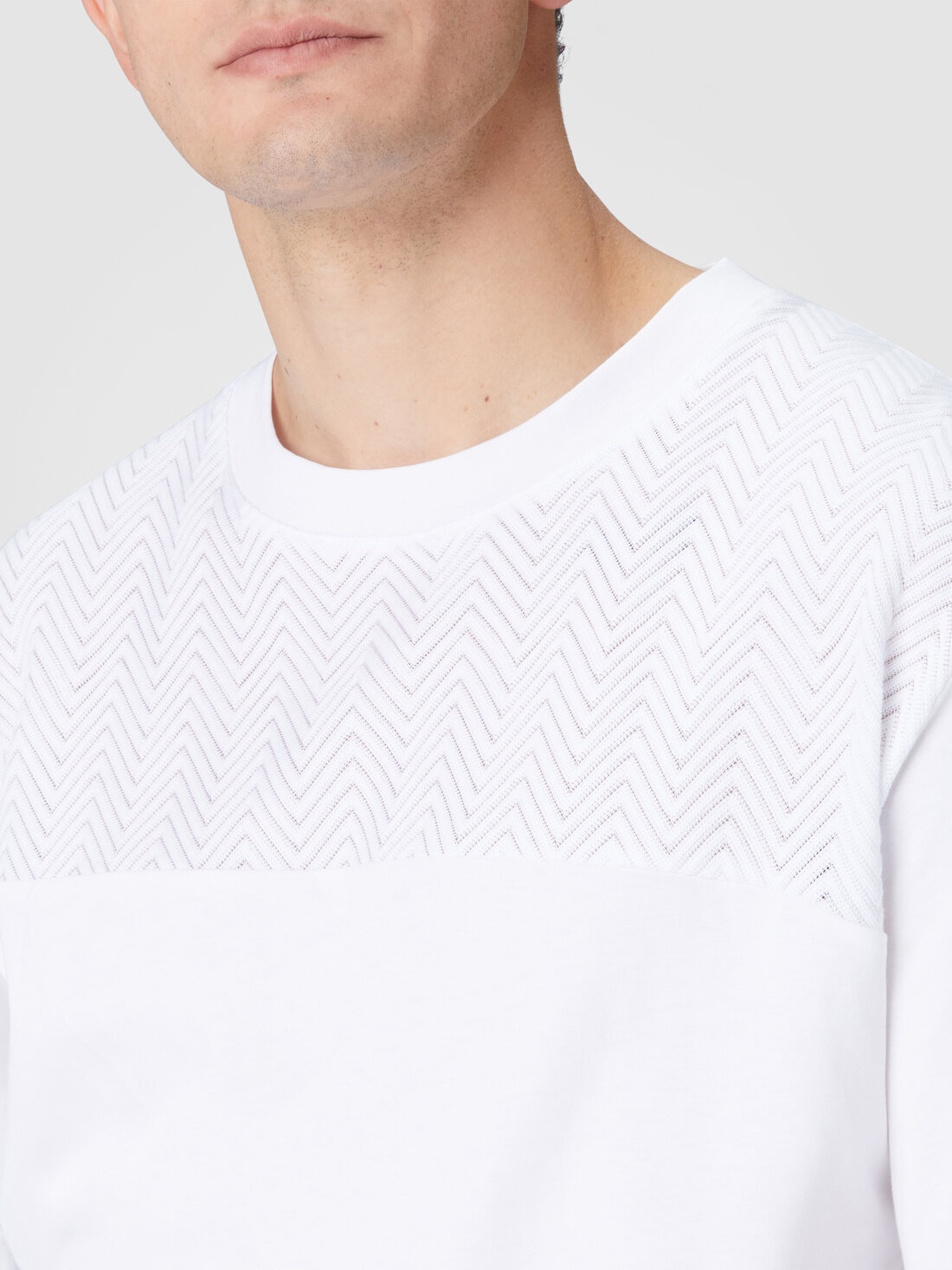 Cotton crewneck T-shirt with tone-on-tone zigzag insert - 5