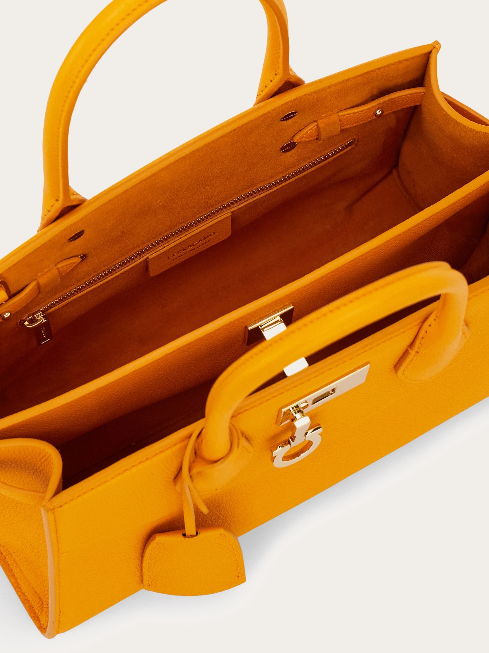 New Ferragamo Studio soft bag (M) - 6