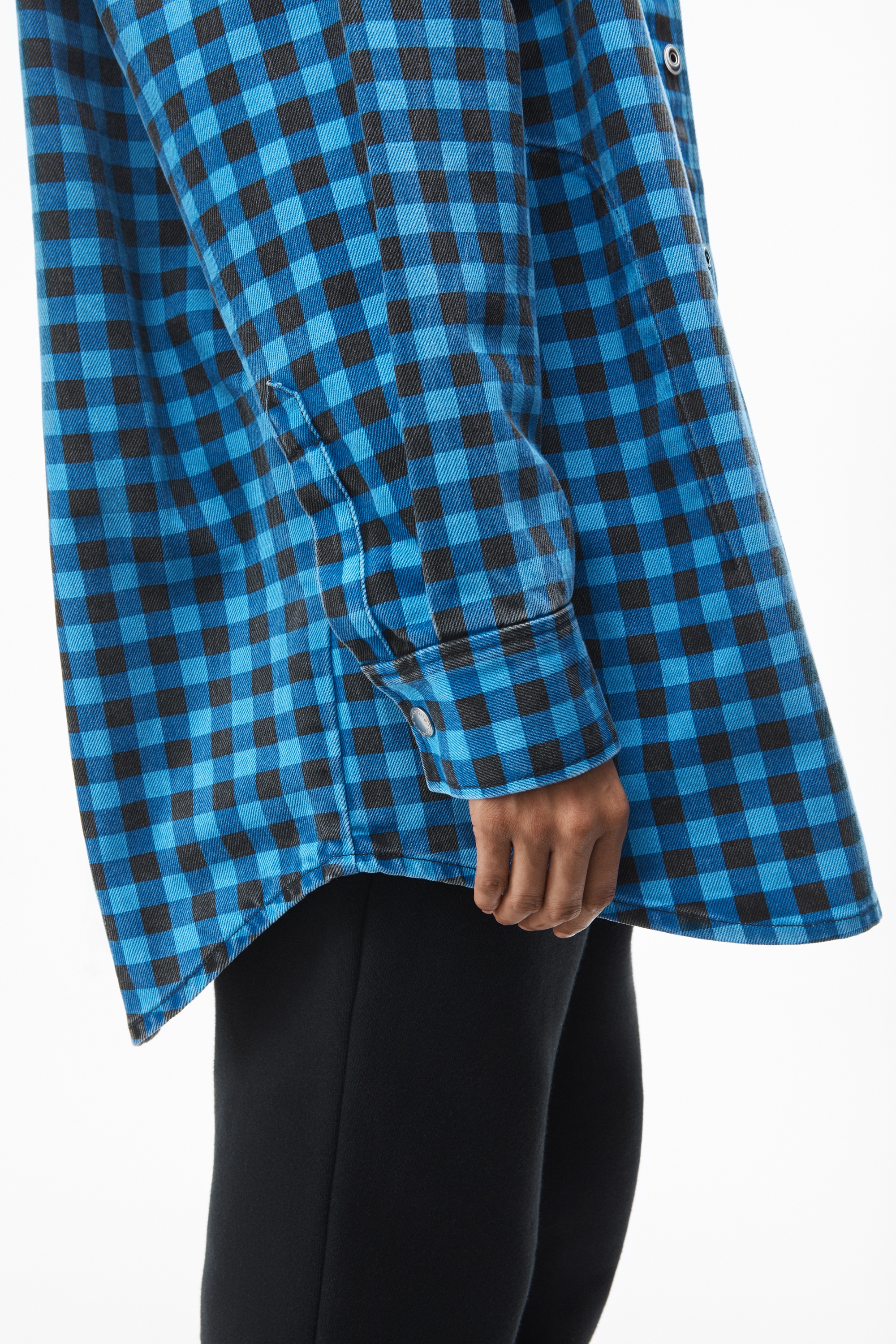 OVERSIZED SHIRT JACKET IN GINGHAM DENIM - 4