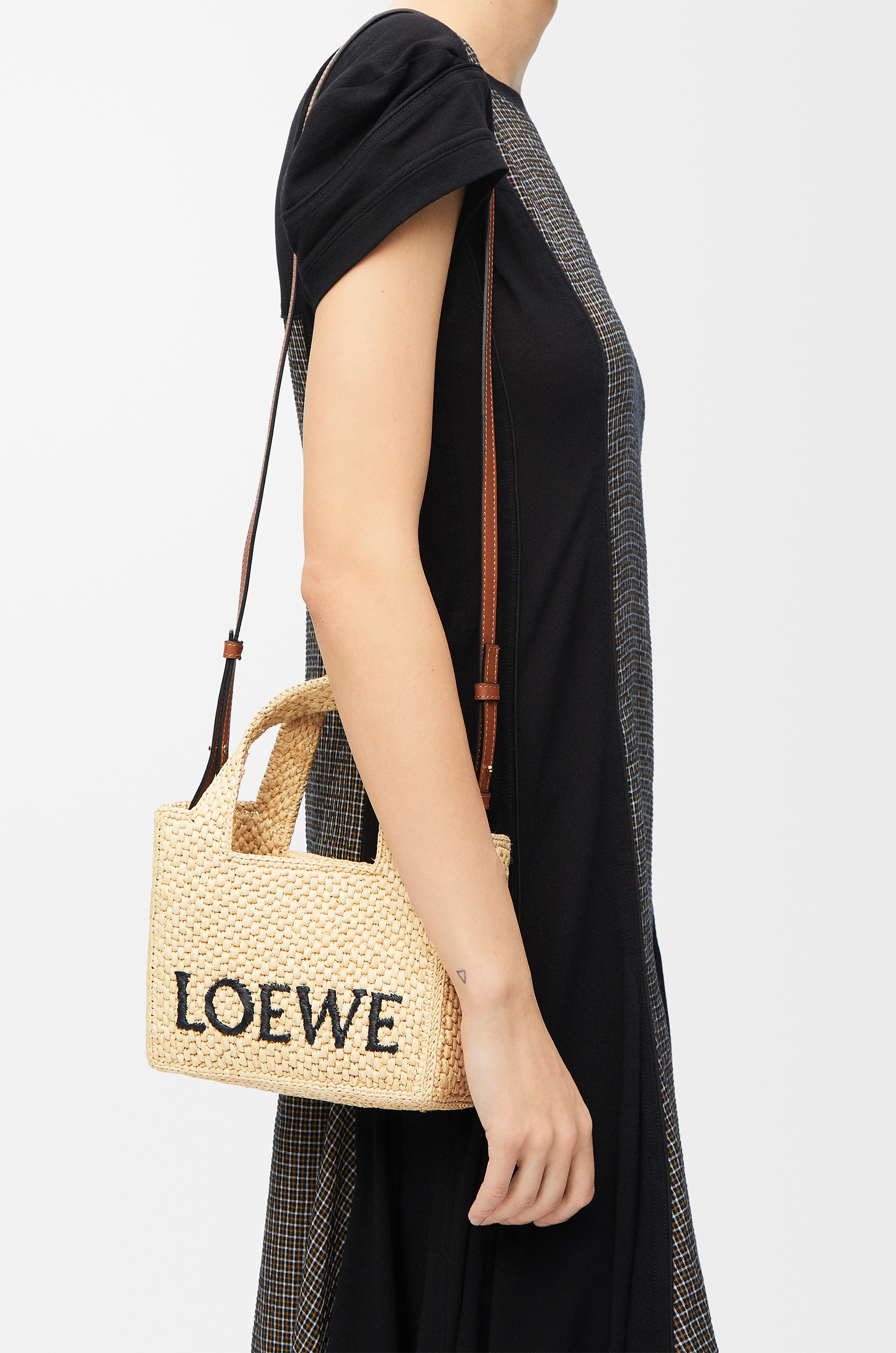 Mini LOEWE Font Tote in raffia - 3