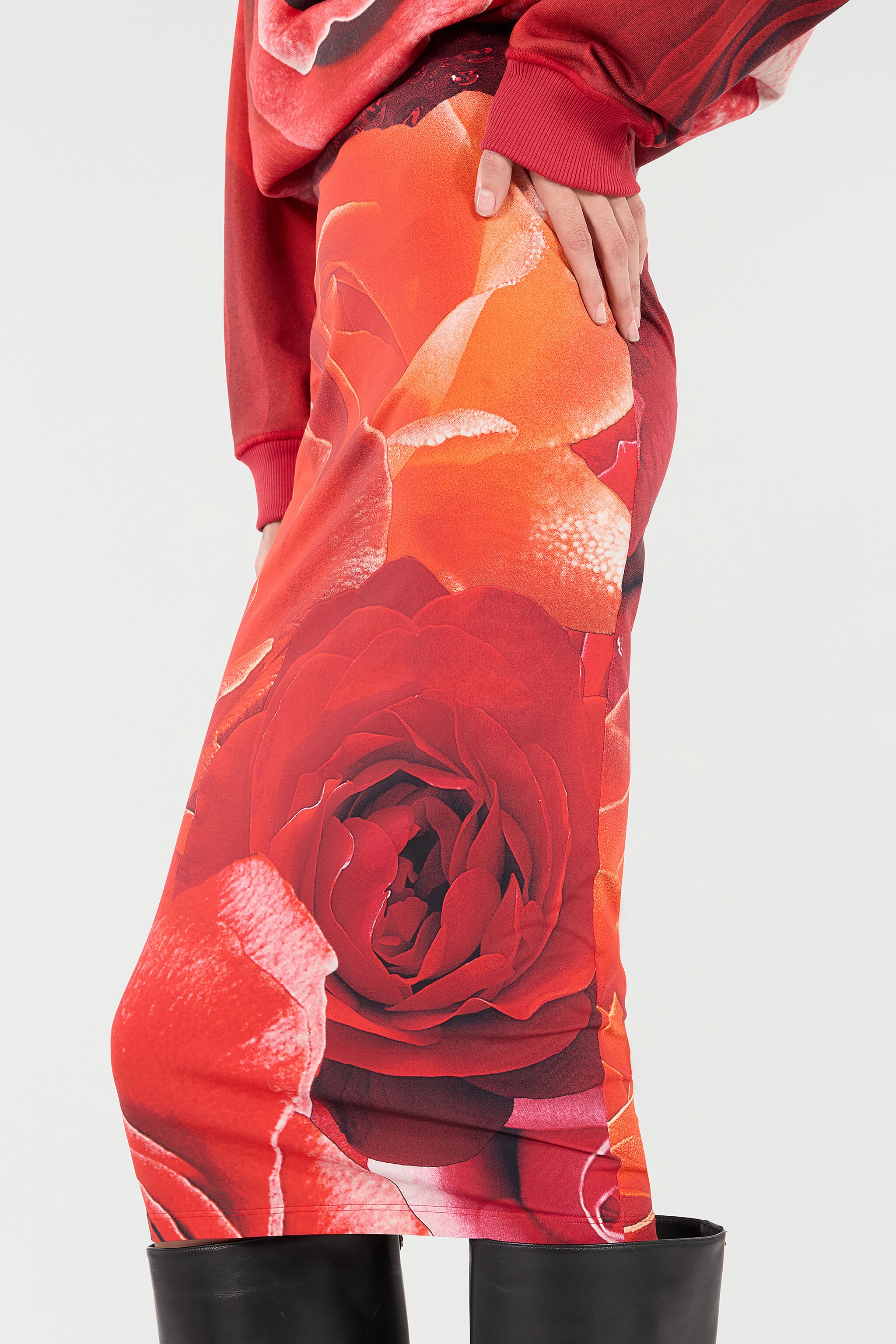 Pencil Skirt With Rose Print - 7