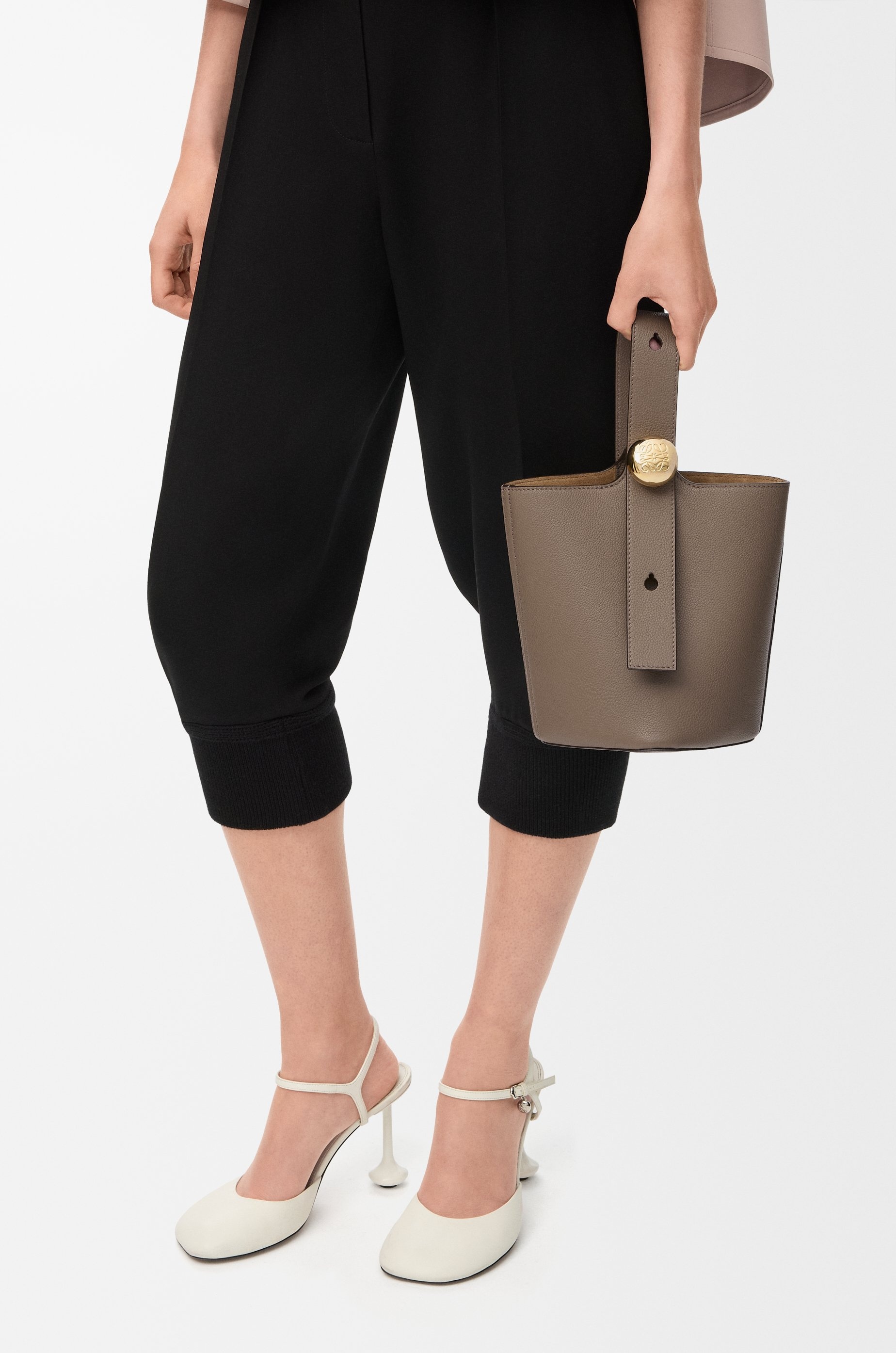 Mini Pebble bucket in soft grained calfskin - 3