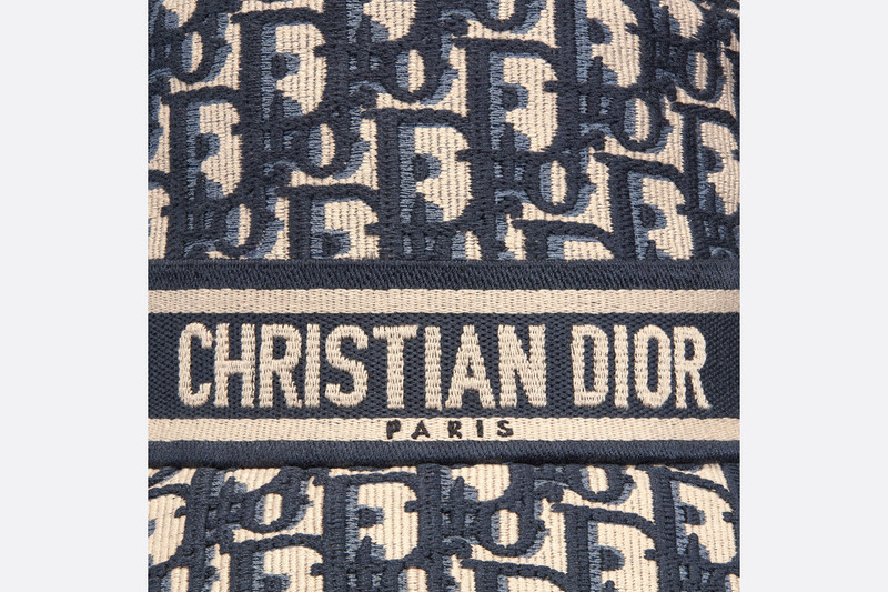 D-Oblique THEBE MAGUGU AND CTAOP Small Brim Bucket Hat 5