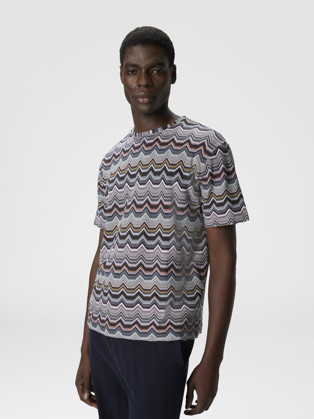 Crew Neck T-Shirt with Geometric Zigzag - 4
