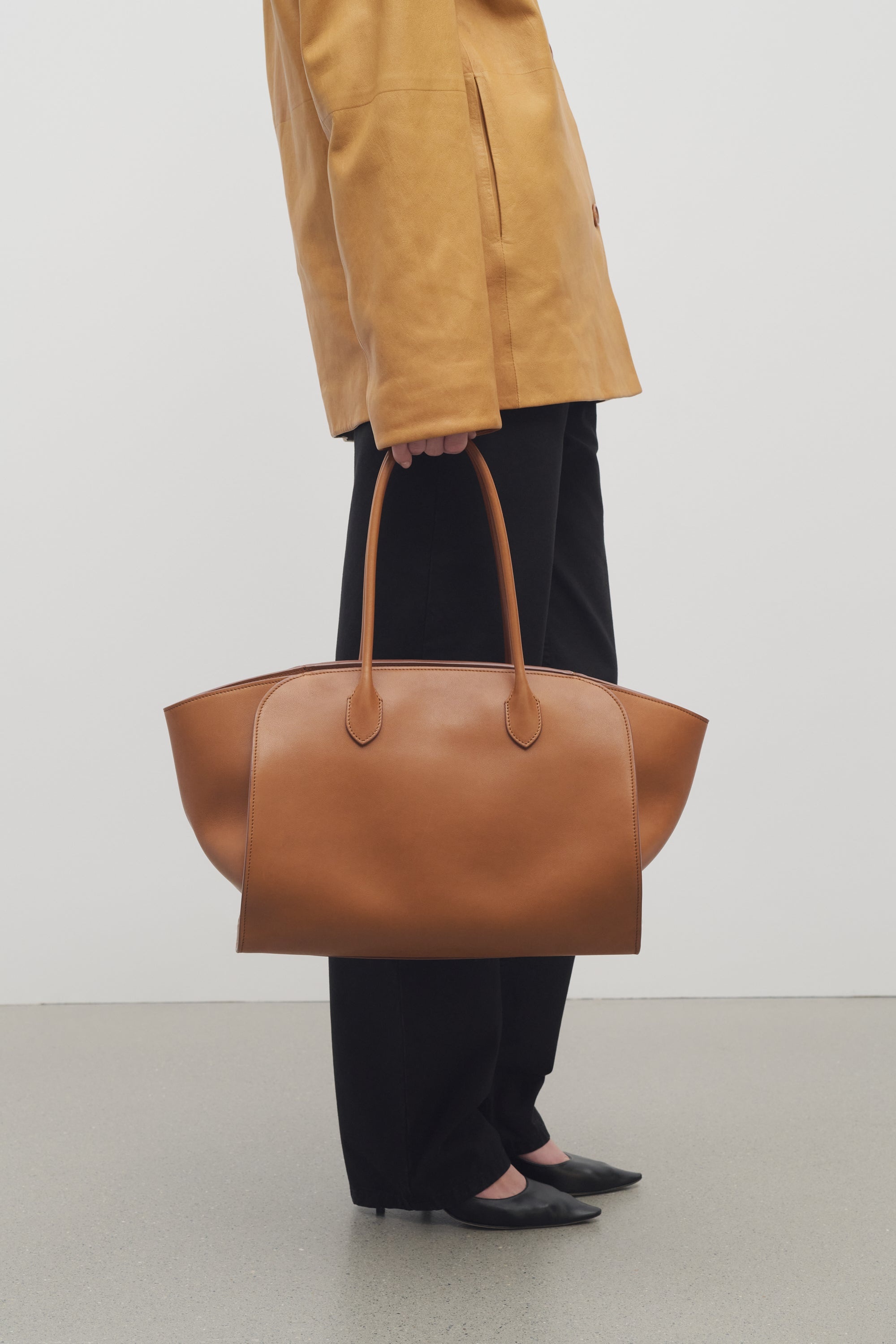 The Row Marlo 14 Bag in Leather | REVERSIBLE