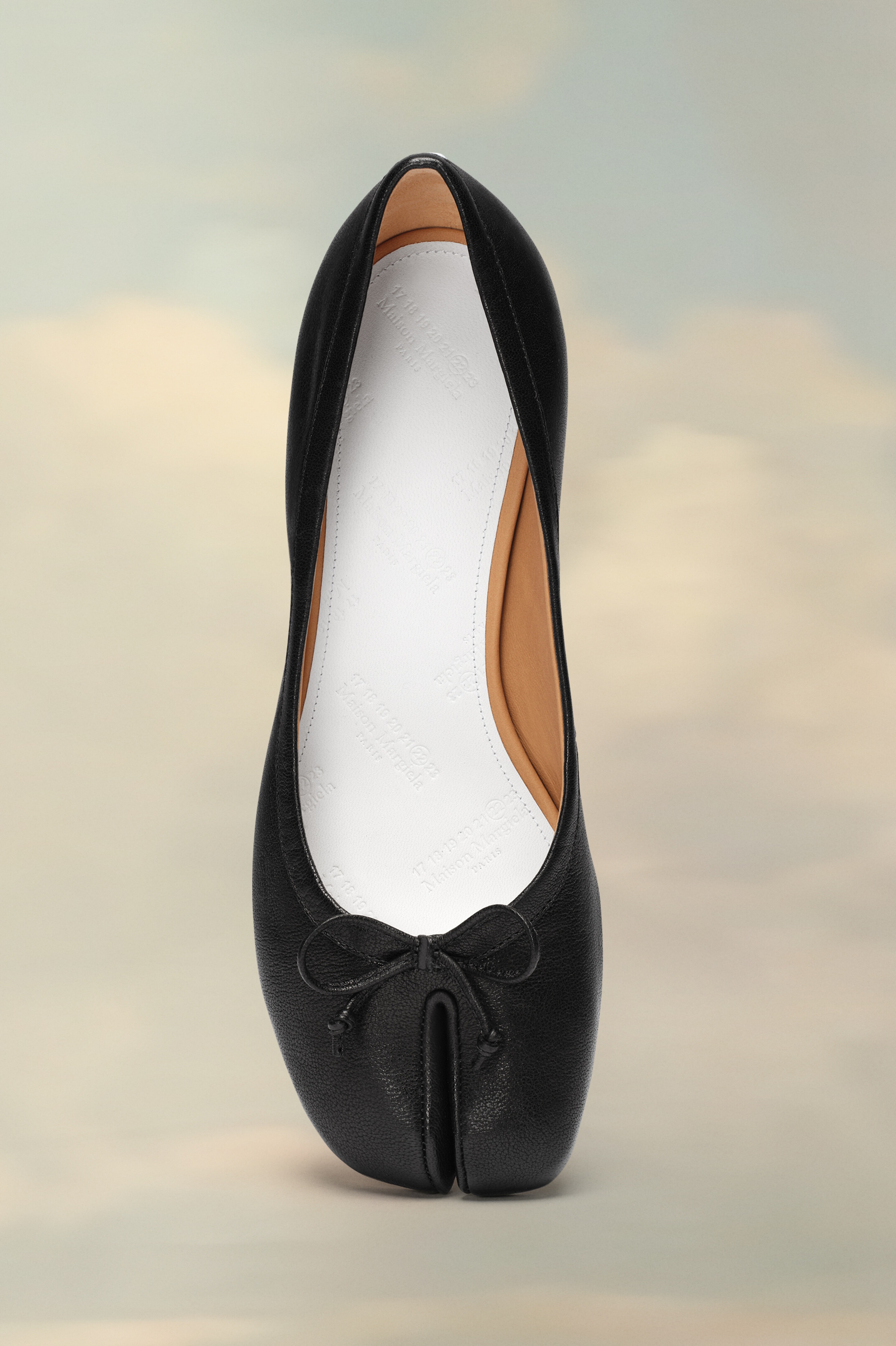 [国内発送 関税負担なし] Maison Margiela Tabi ballerinas Shop Maison Margiela - Tabi Leather Ballerina Flats | Saks