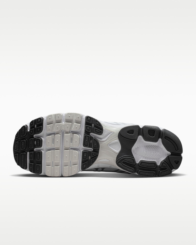 Nike Nike Air Max Moto 2K Men's Shoes outlook