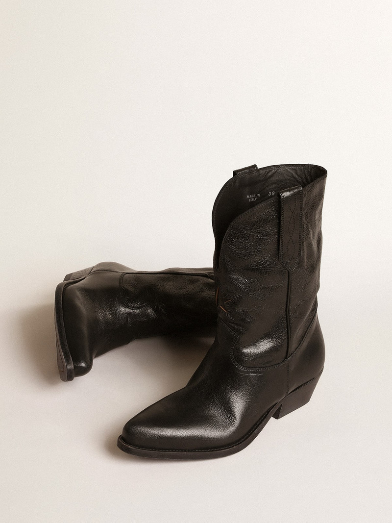Golden Goose Low Wish Star boots in black leather with black star outlook