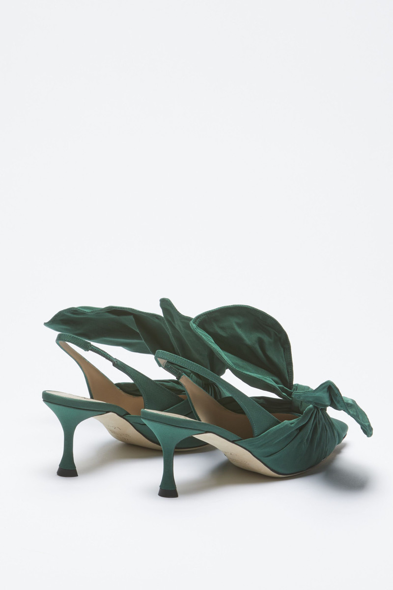 N°21 BOW-EMBELLISHED SLINGBACK PUMPS outlook