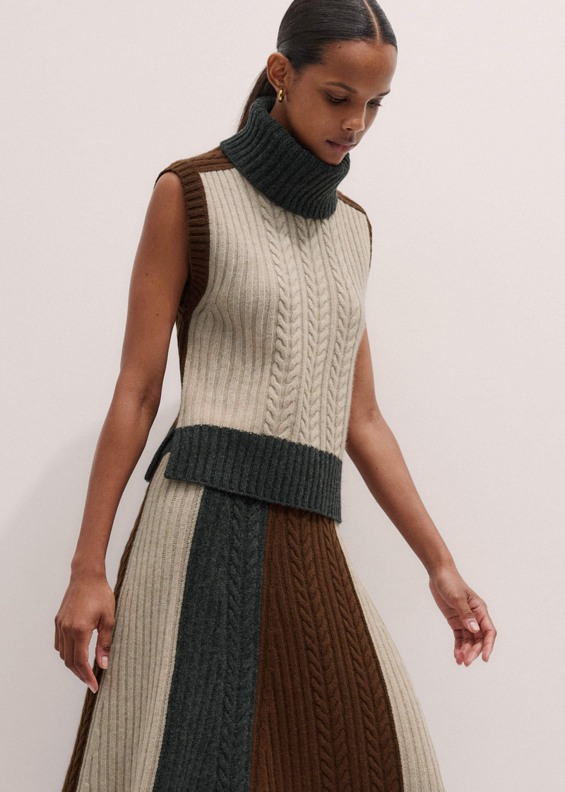 Cable Vest + Snood 4