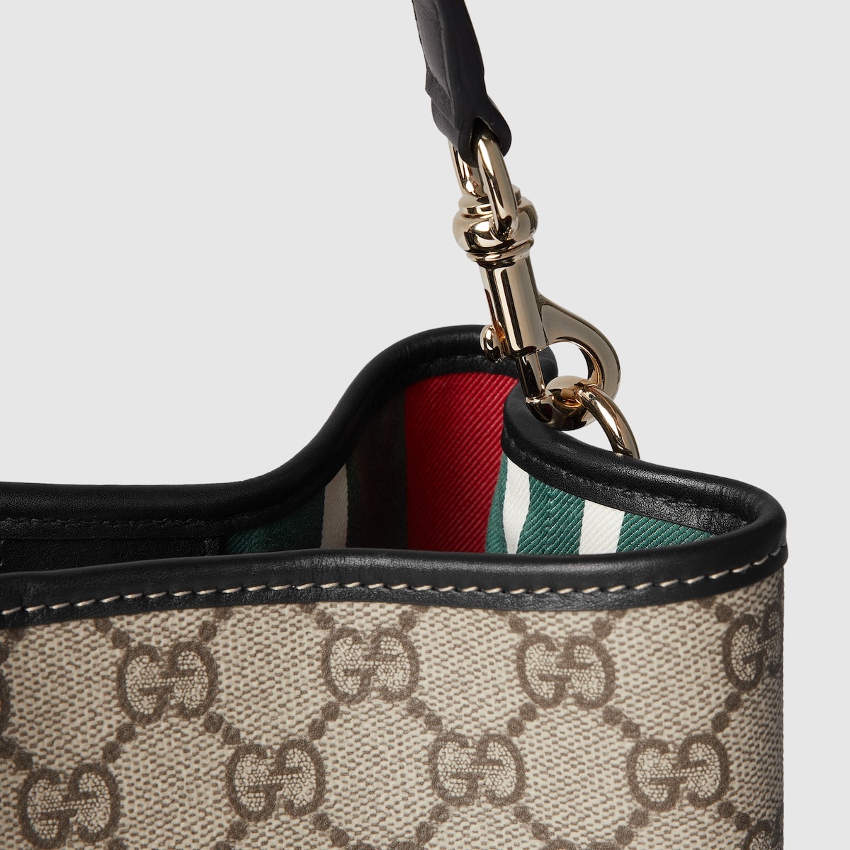 【関税&送料込】Gucci Gg Emblem Shoulder Bag GUCCI GG Emblem medium logo-debossed leather shoulder bag