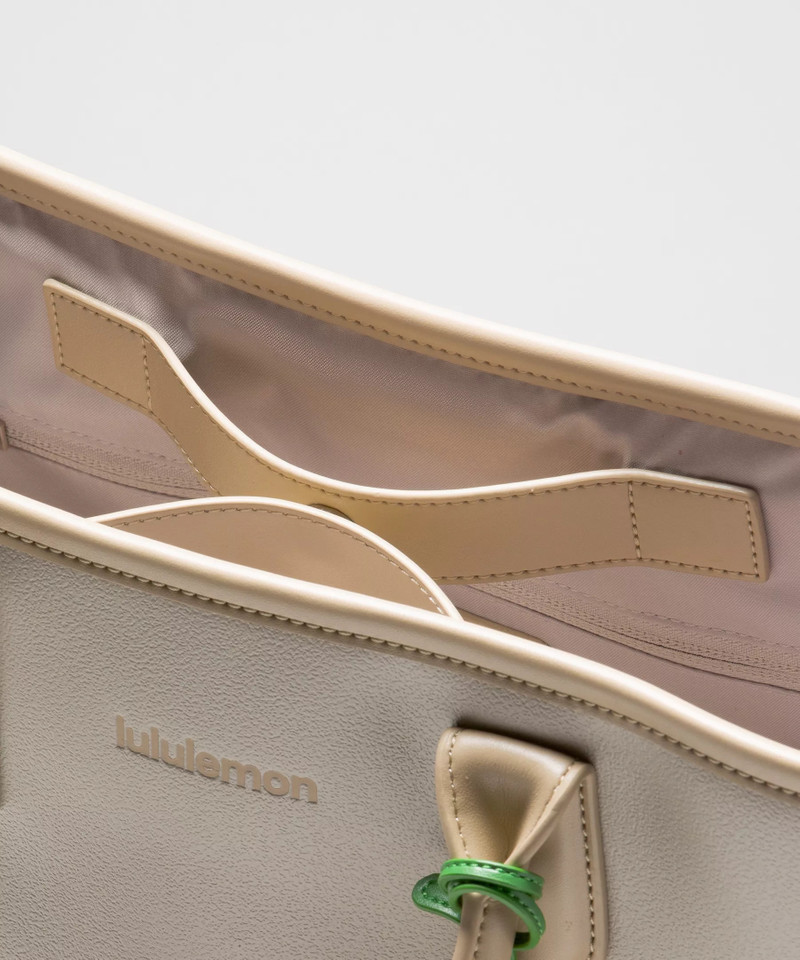 Classic Tote Bag Mini 6L *Textured Leather Alternative 4