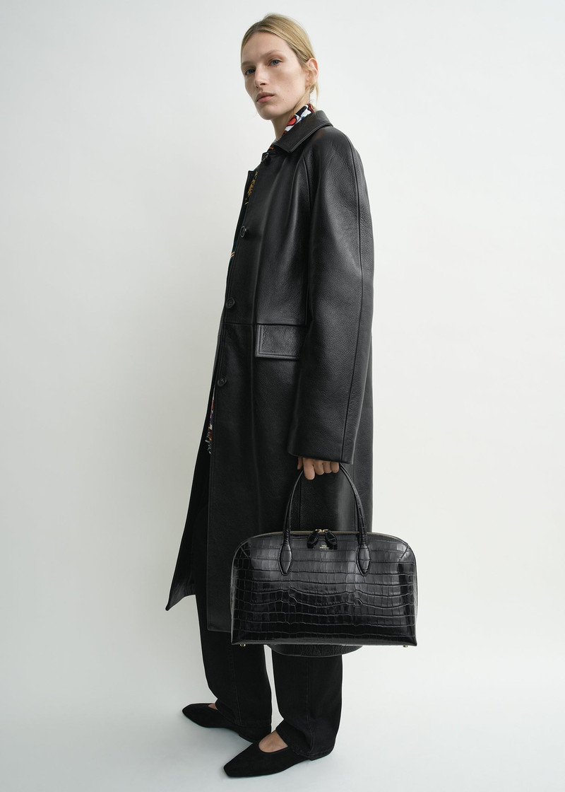 TOTEME Raglan leather coat black outlook