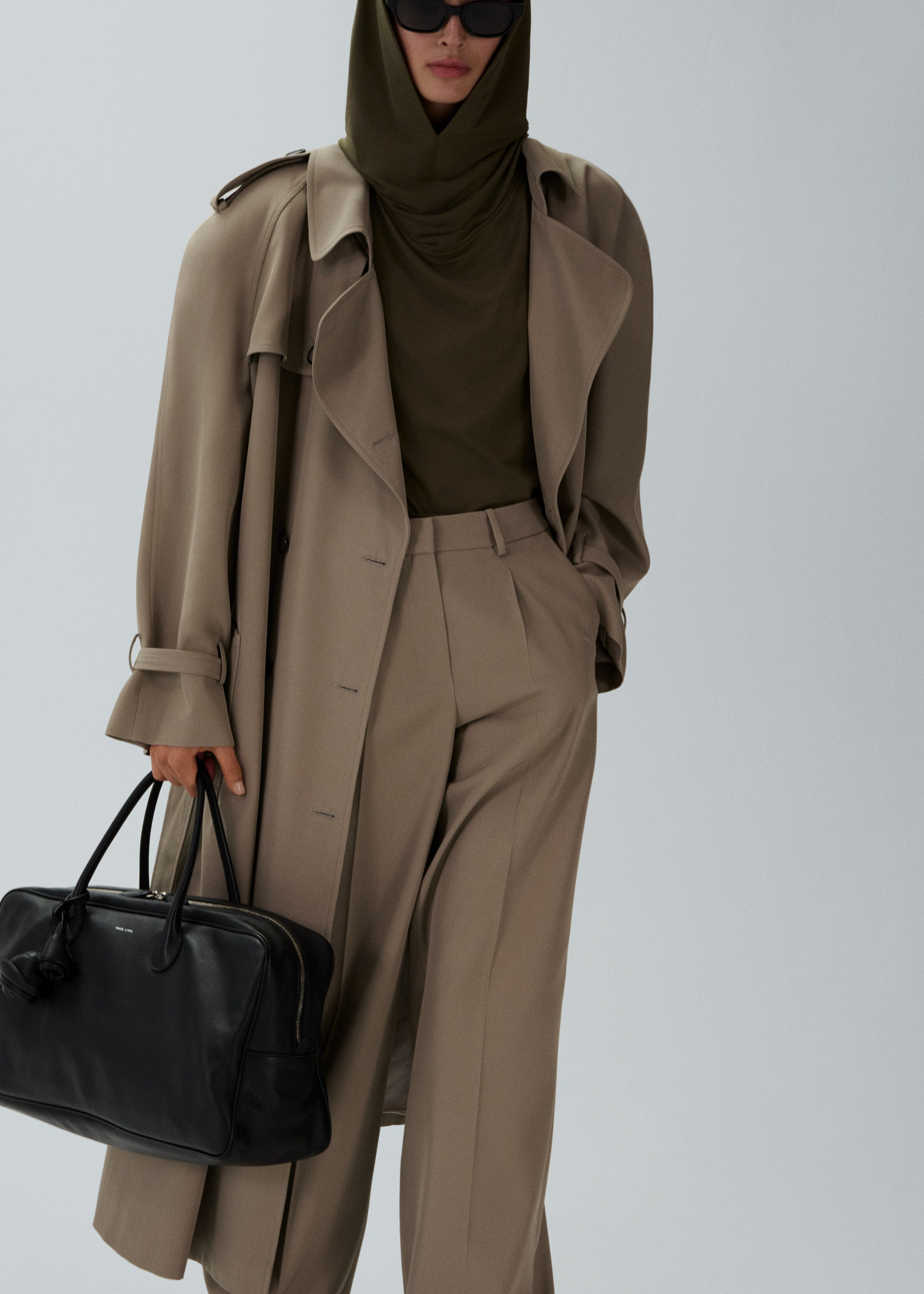 Relaxed silk trousers in khaki - 4
