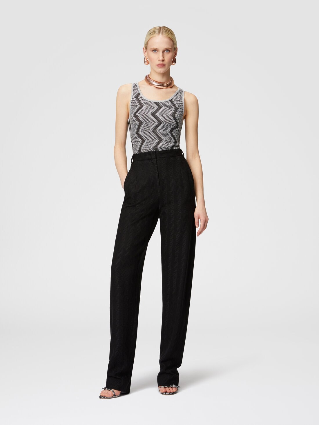 Tone-on-tone zigzag motif carrot-fit trousers - 2