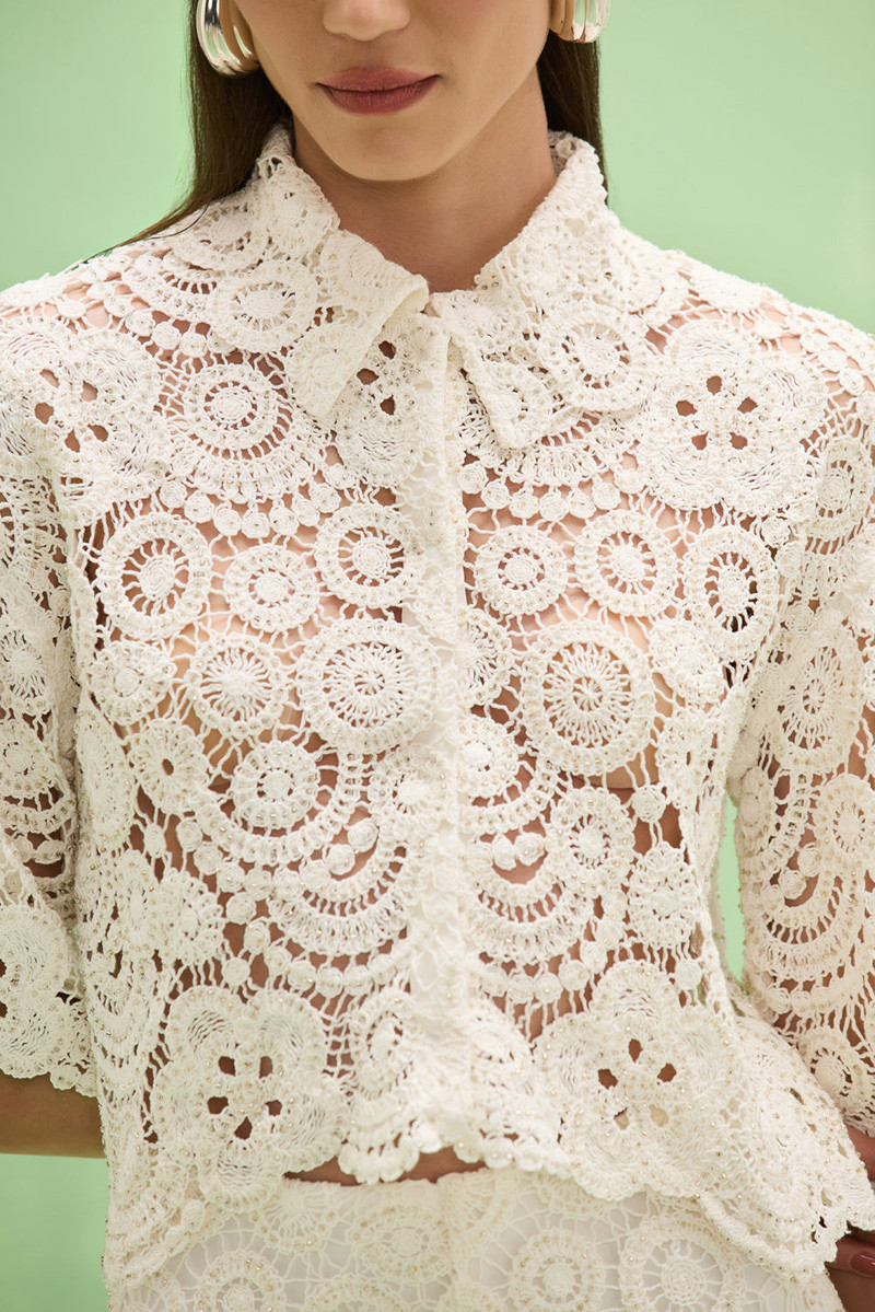 PatBO GAL EMBROIDERY TOP outlook