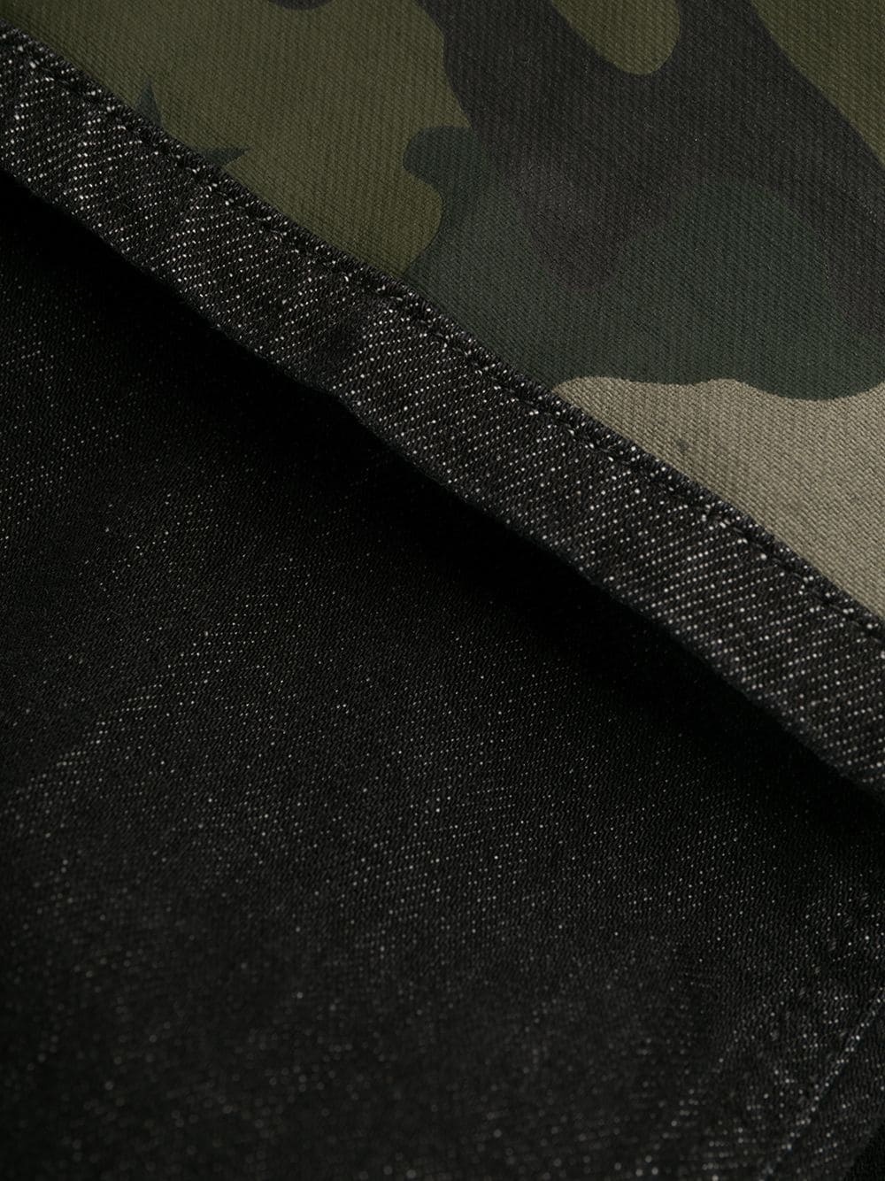 camouflage-detail cropped jeans - 6