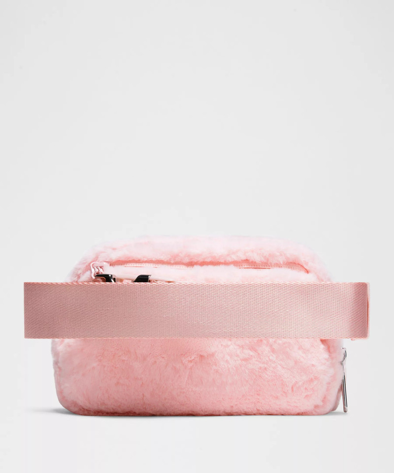 Everywhere Belt Bag *Plush Fleece 3