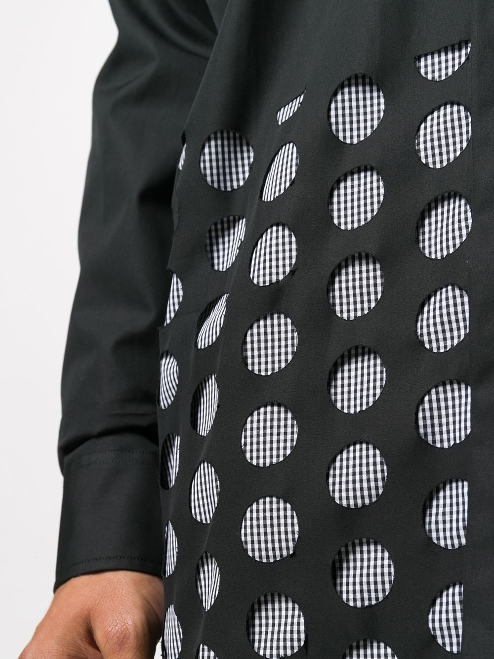 circle cut-out detail shirt - 5